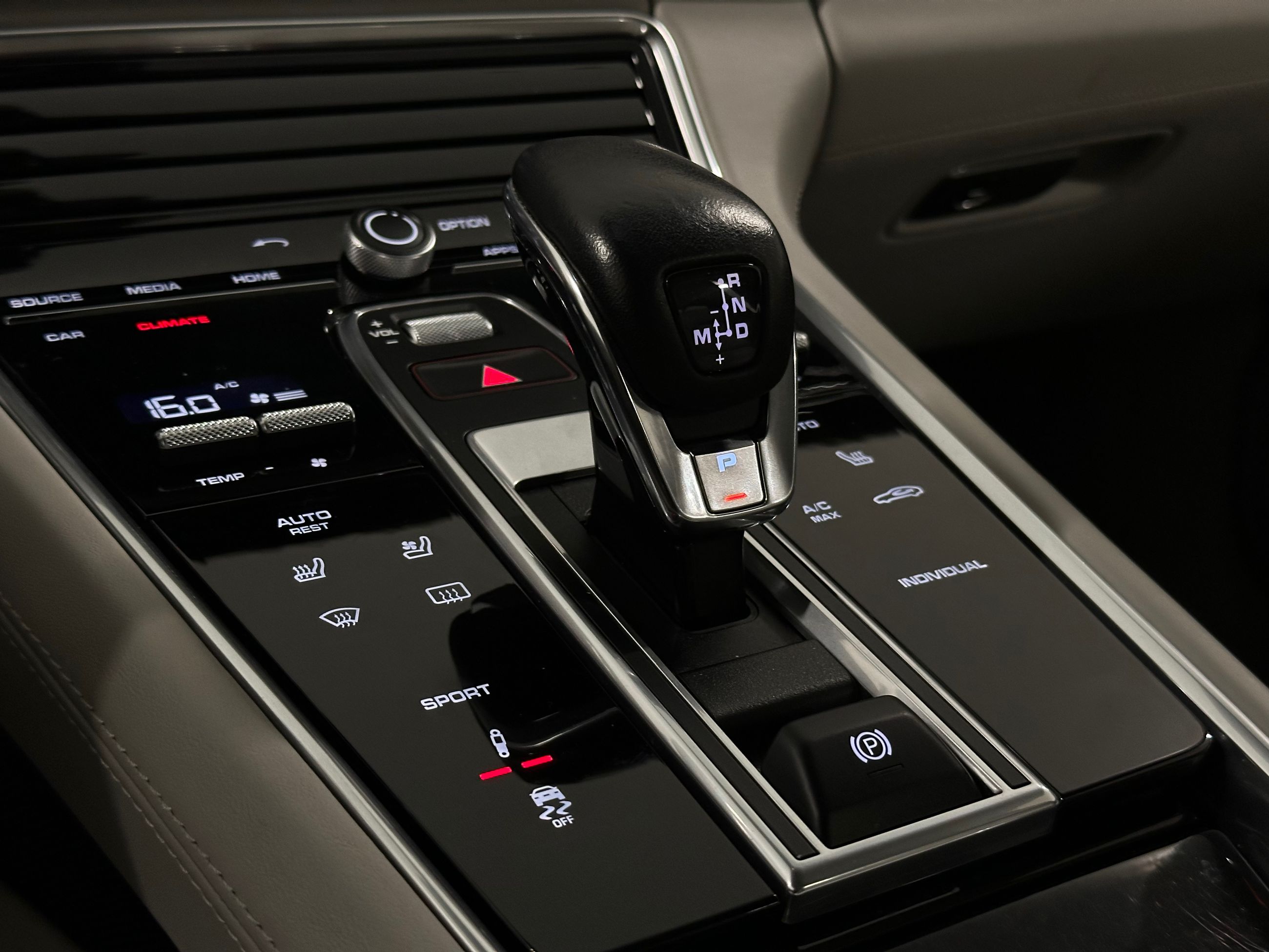 Porsche Panamera  2018 à Vancouver, Colombie-Britannique