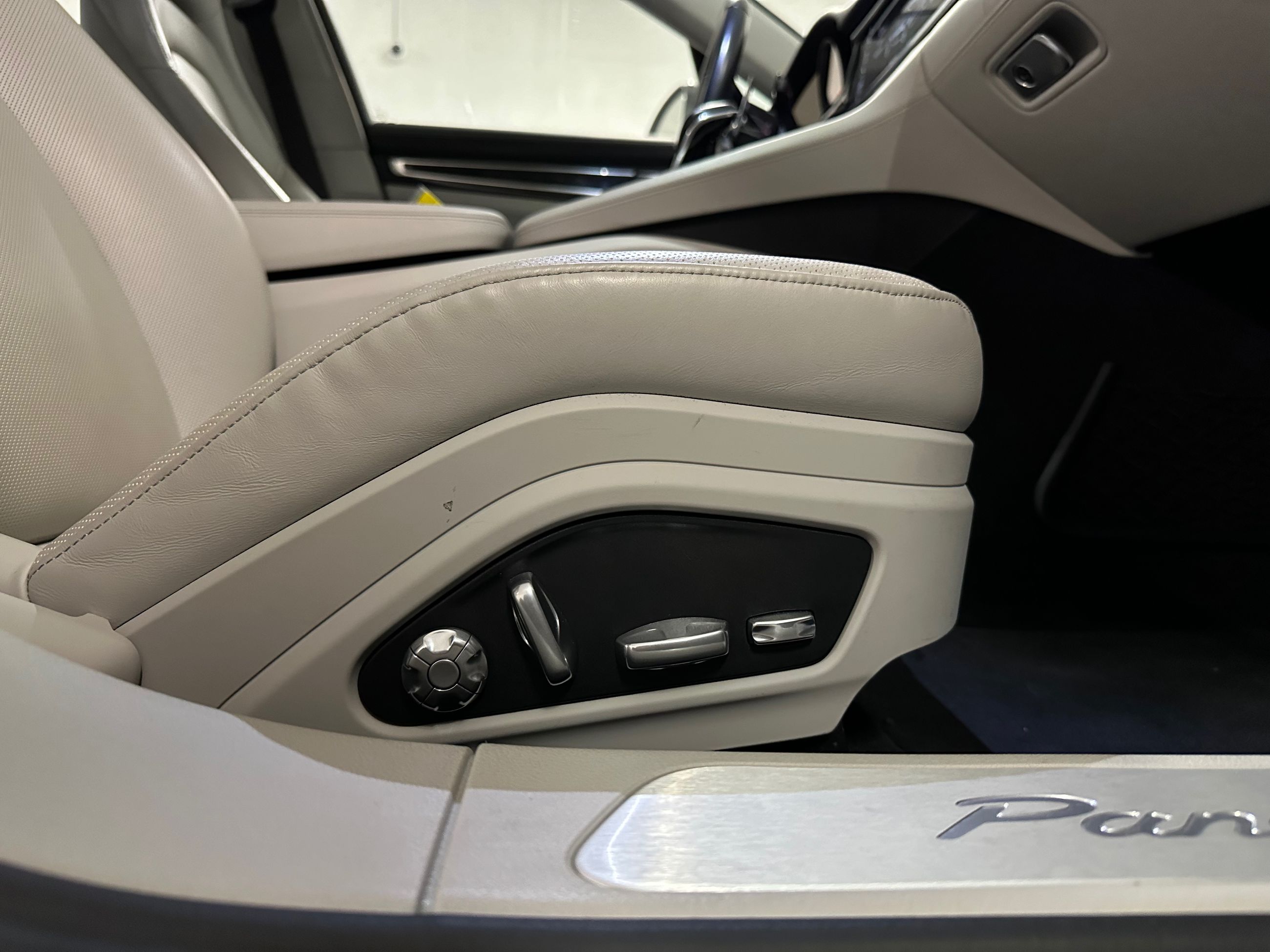 Porsche Panamera  2018 à Vancouver, Colombie-Britannique