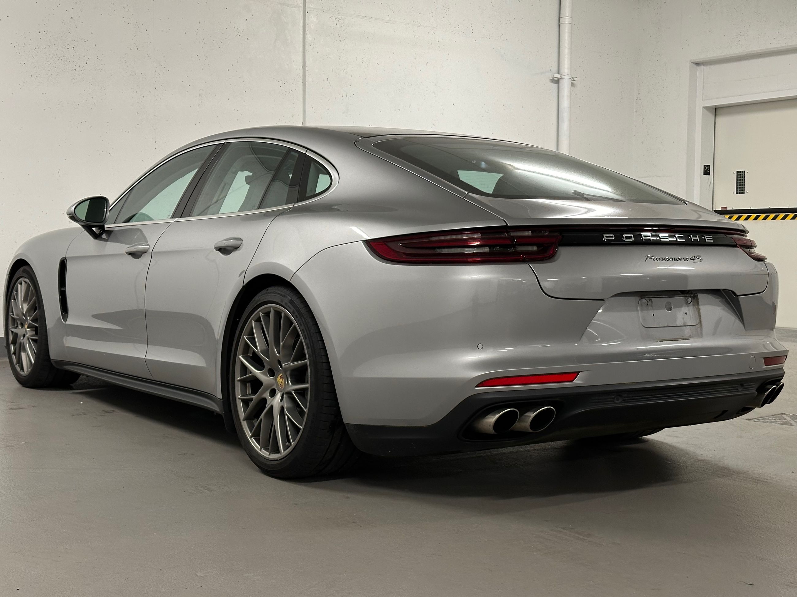 Porsche Panamera  2018 à Vancouver, Colombie-Britannique
