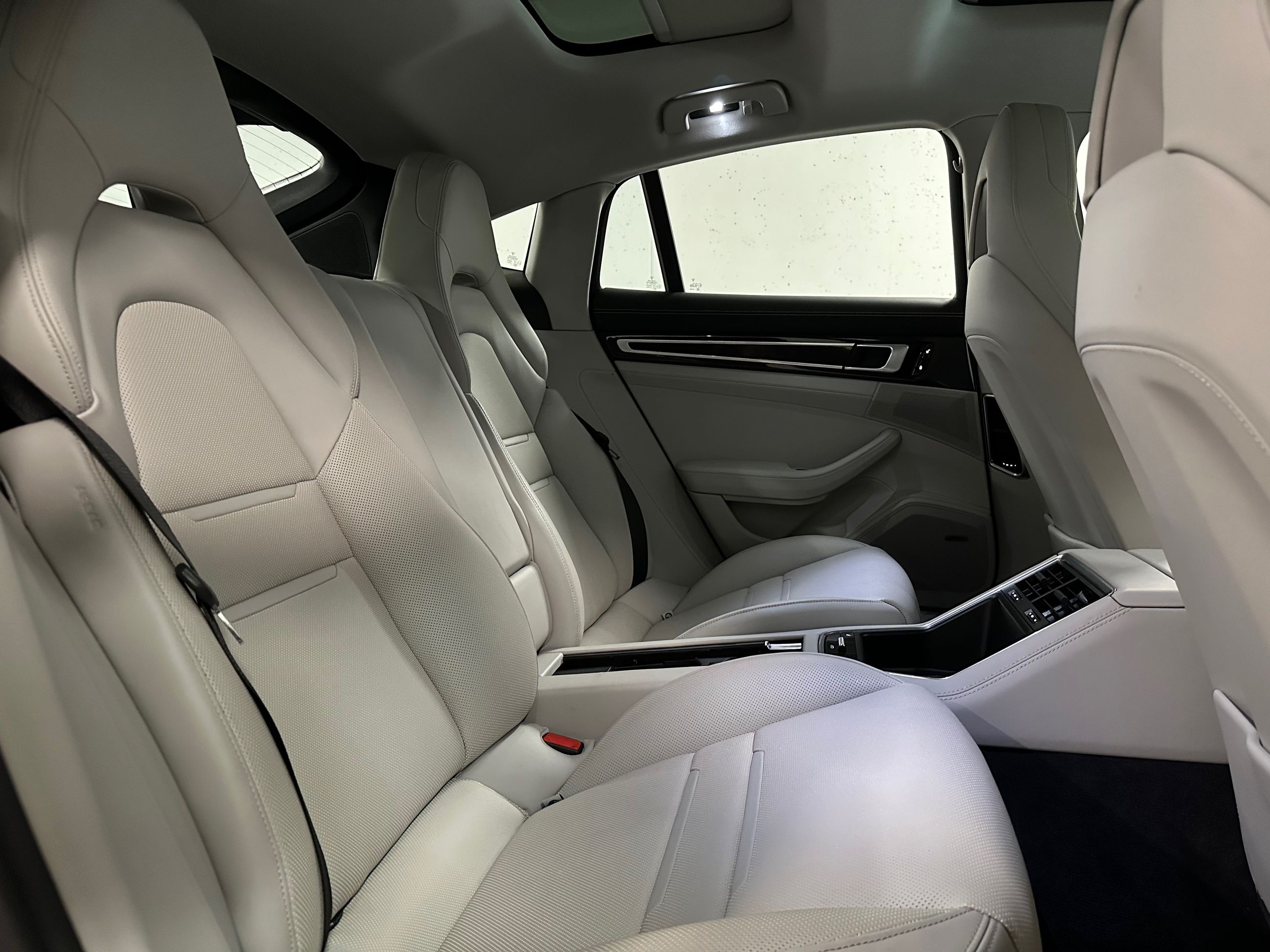 Porsche Panamera  2018 à Vancouver, Colombie-Britannique