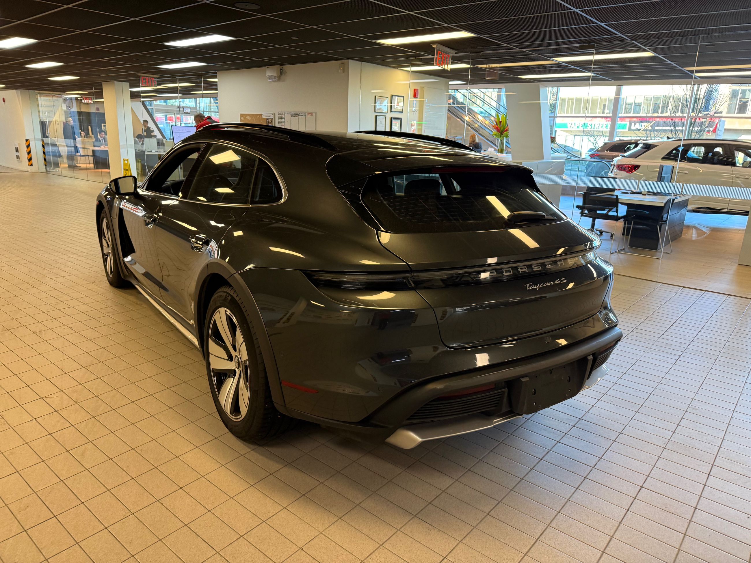 Porsche Taycan  2022 à Vancouver, Colombie-Britannique