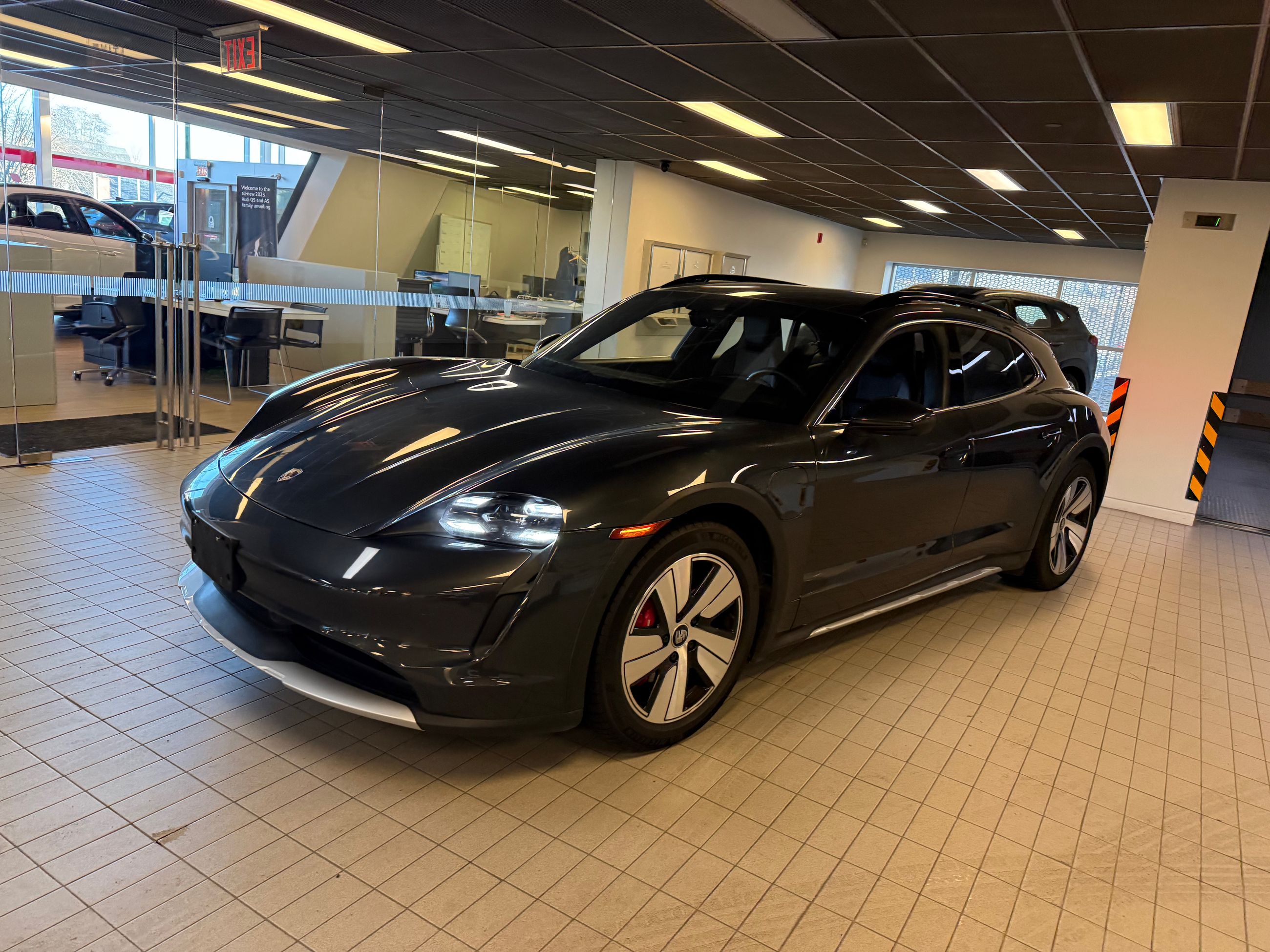 Porsche Taycan  2022 à Vancouver, Colombie-Britannique