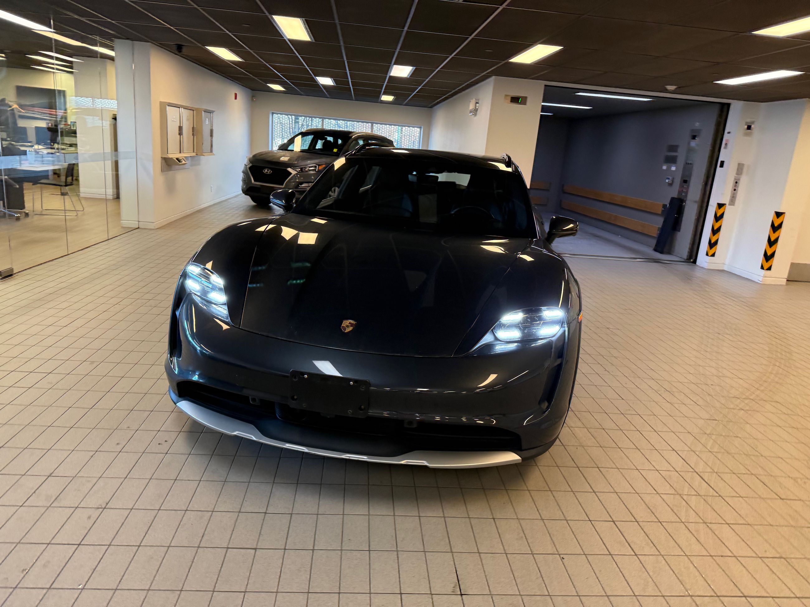 Porsche Taycan  2022 à Vancouver, Colombie-Britannique