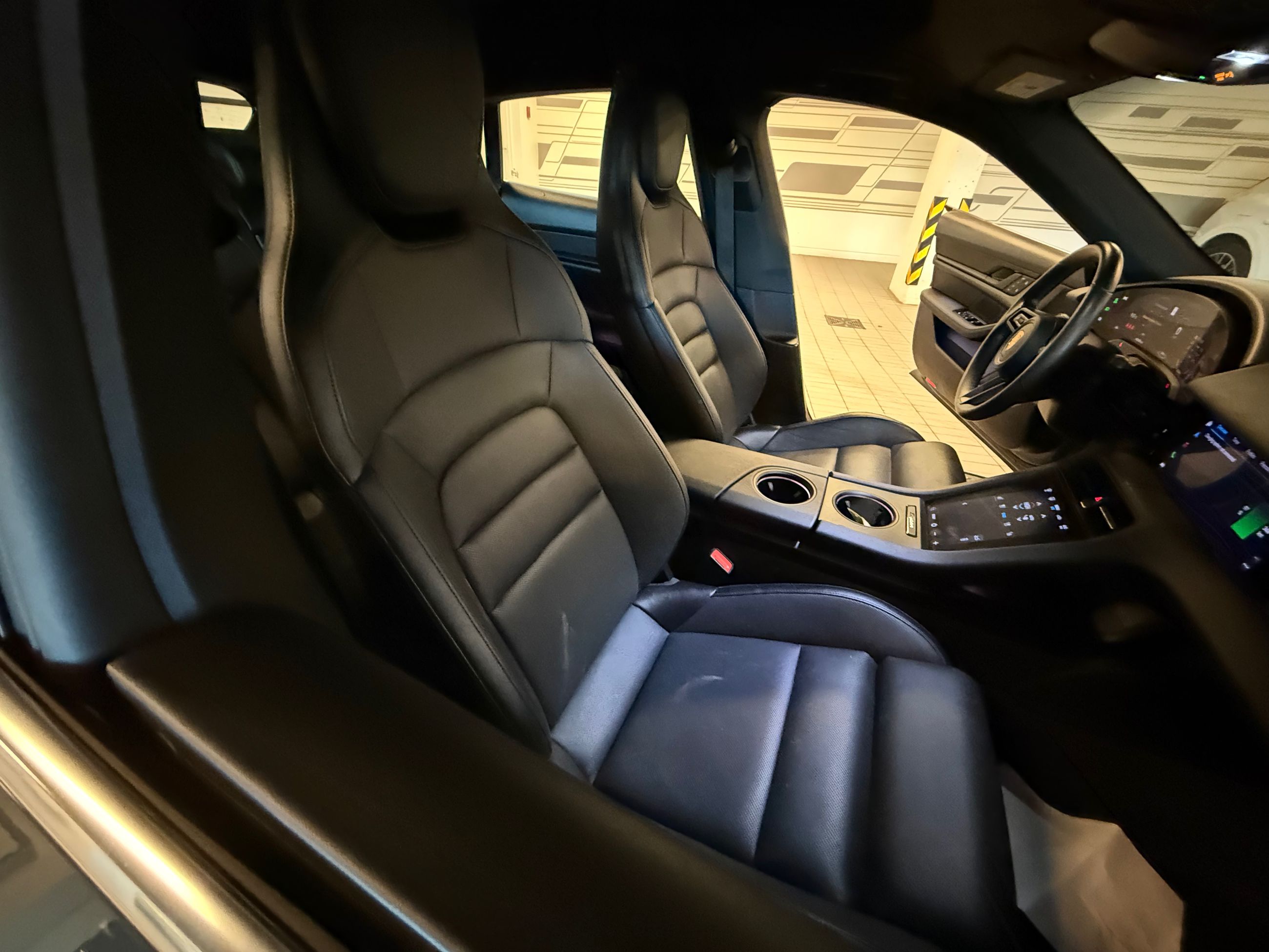 Porsche Taycan  2022 à Vancouver, Colombie-Britannique