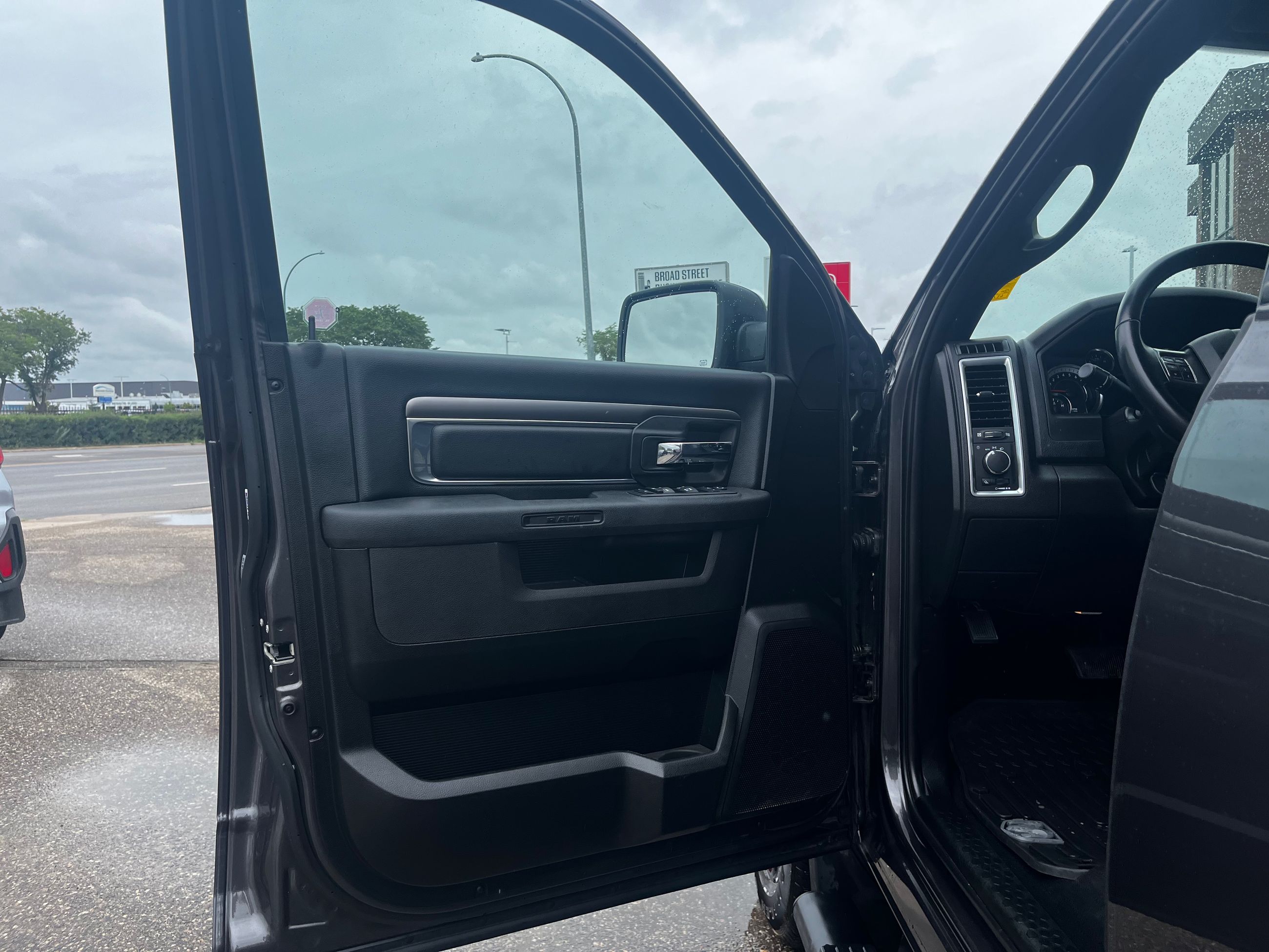 2021 Ram RAM 1500 Classic Crew Cab 4x4 (DS) in Regina, Saskatchewan