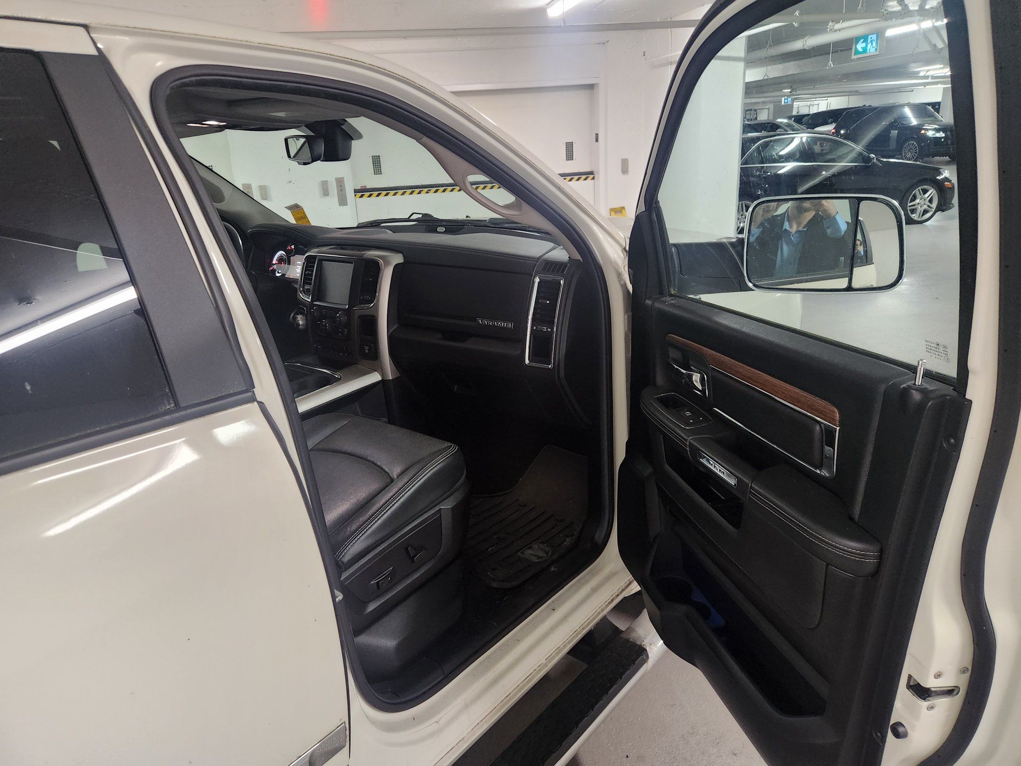 2017 Ram 1500 Crew Cab 4x4 in Vancouver, British Columbia