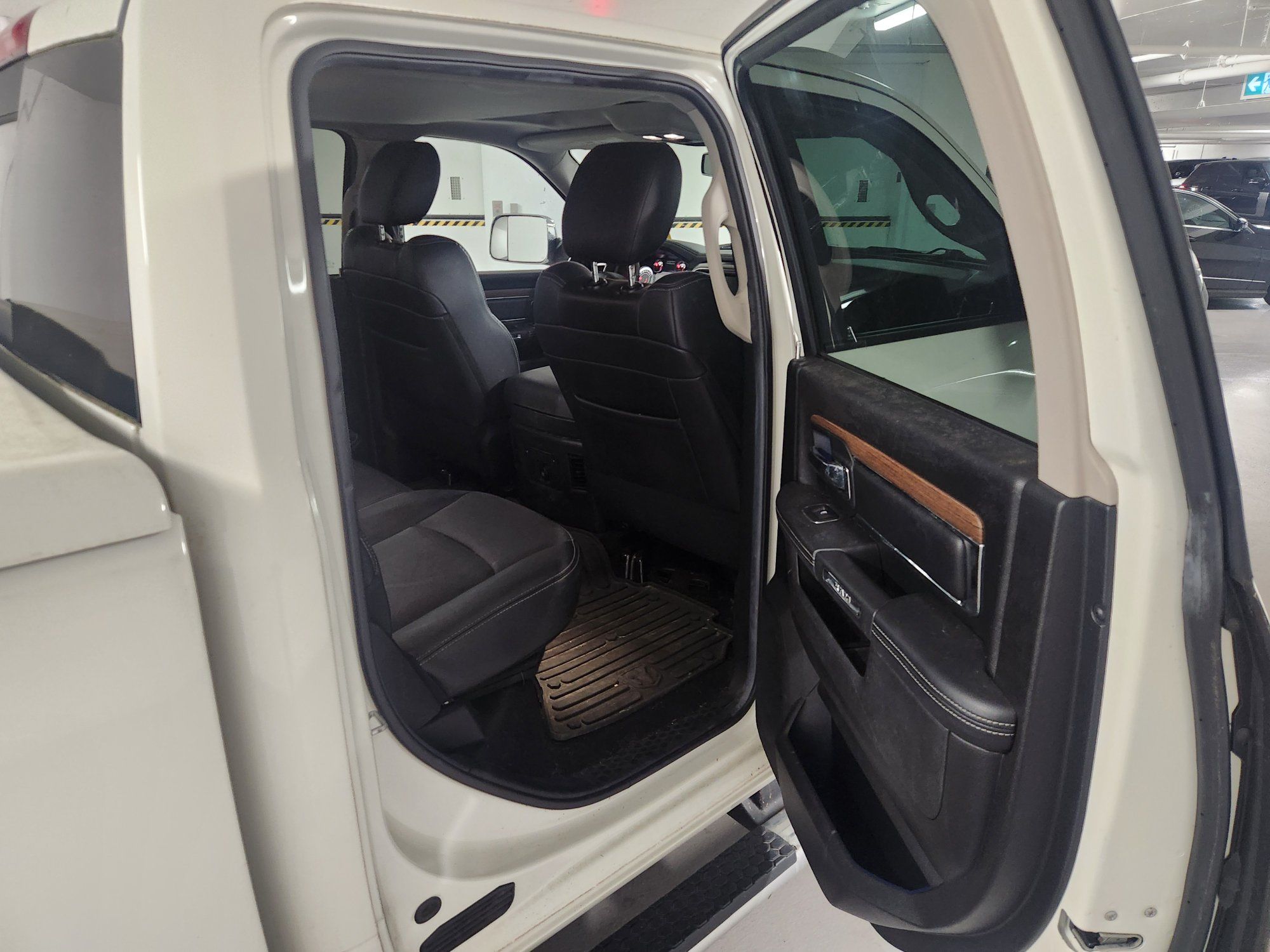 2017 Ram 1500 Crew Cab 4x4 in Vancouver, British Columbia