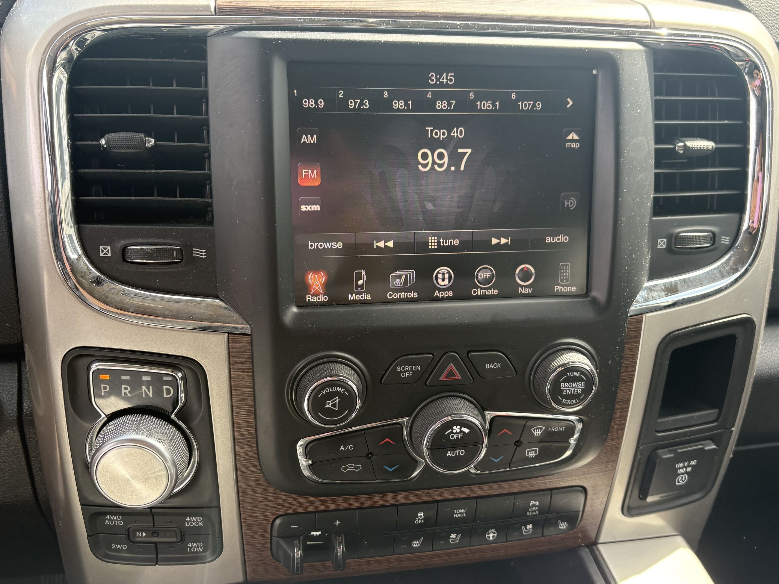 2017 Ram 1500 Crew Cab 4x4 in Vancouver, British Columbia