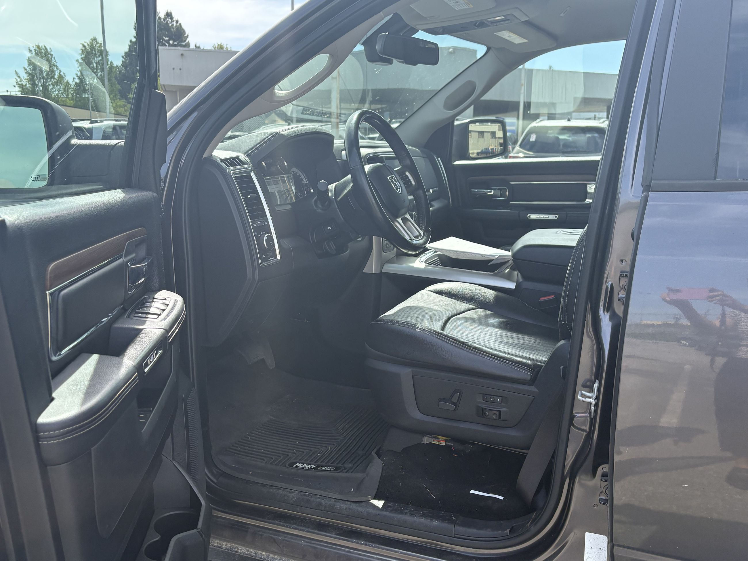 2017 Ram 1500 Crew Cab 4x4 in Vancouver, British Columbia