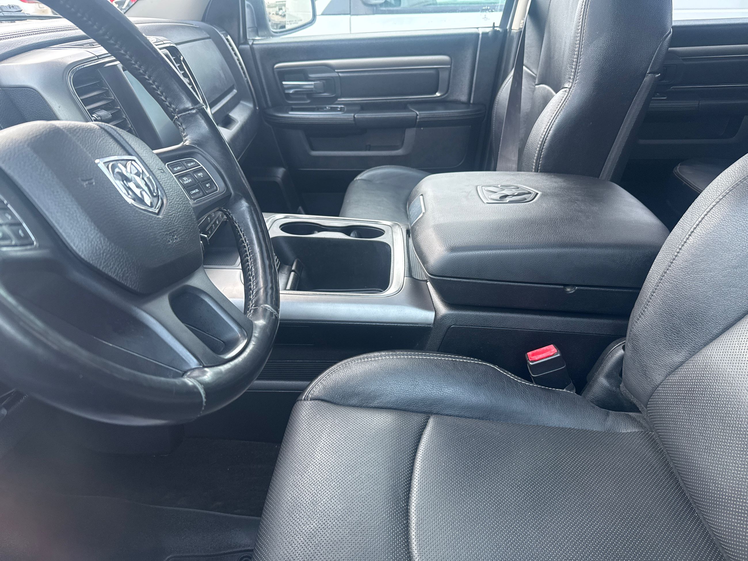 Ram RAM 1500 Crew Cab 4x4  2017 à Regina, Saskatchewan