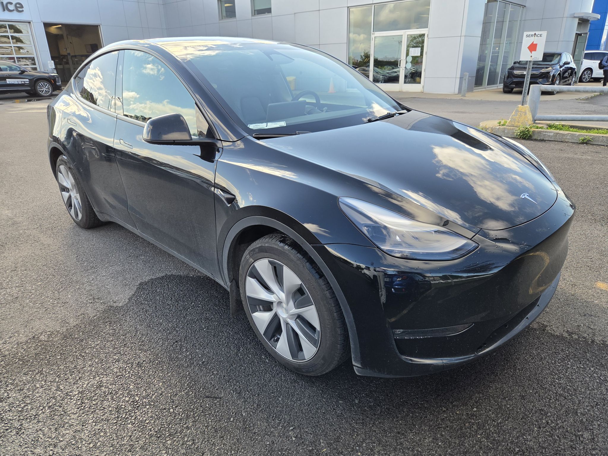 Tesla Model Y  2024 à Dollard-des-Ormeaux, Québec