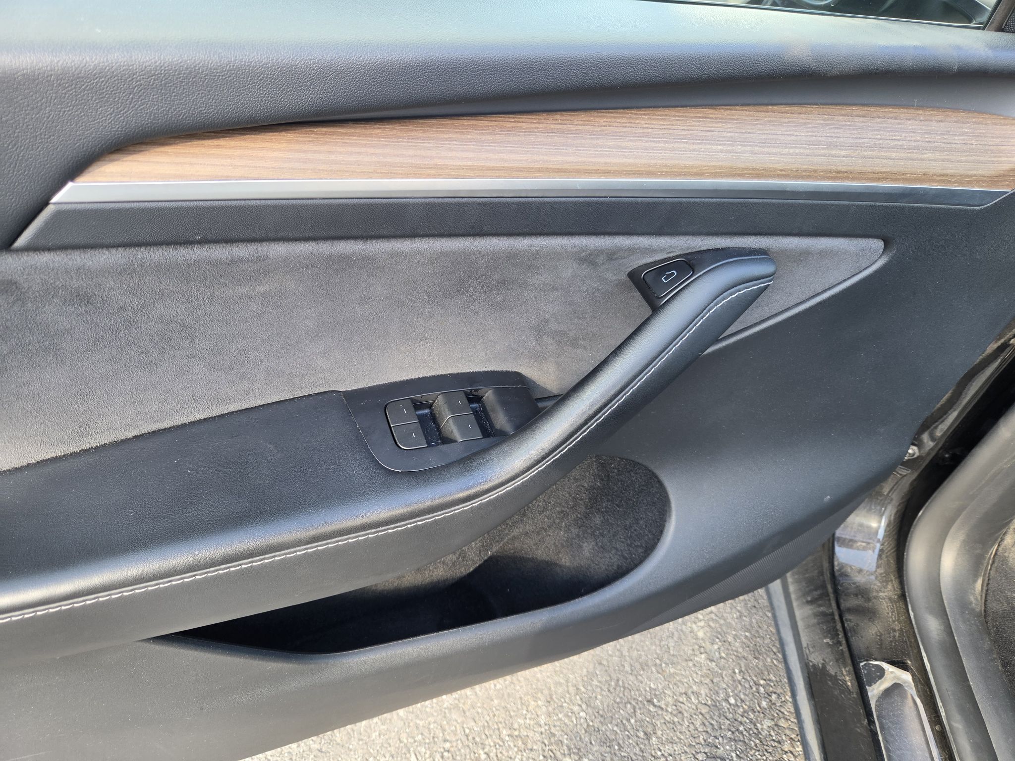 Tesla Model Y  2024 à Dollard-des-Ormeaux, Québec