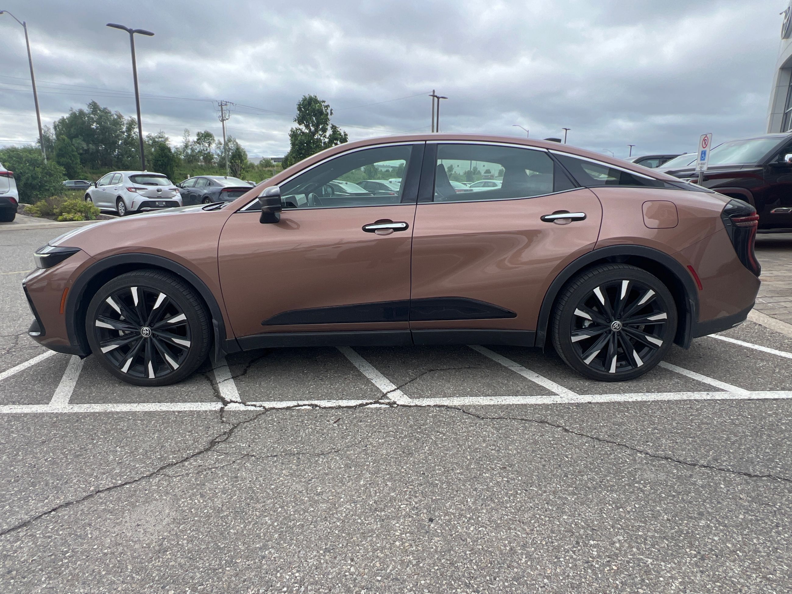 2023 Toyota CROWN in Bolton, Ontario