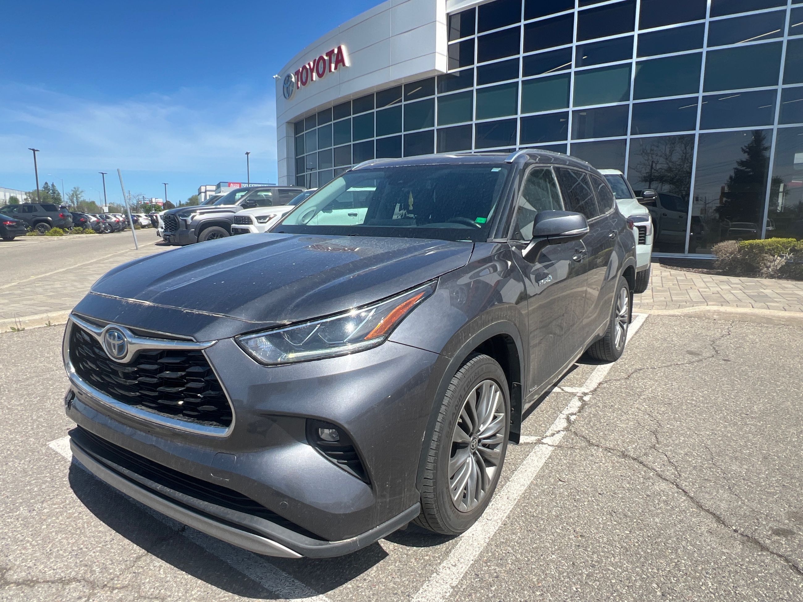 2021 Toyota Highlander Hybrid in Bolton, Ontario