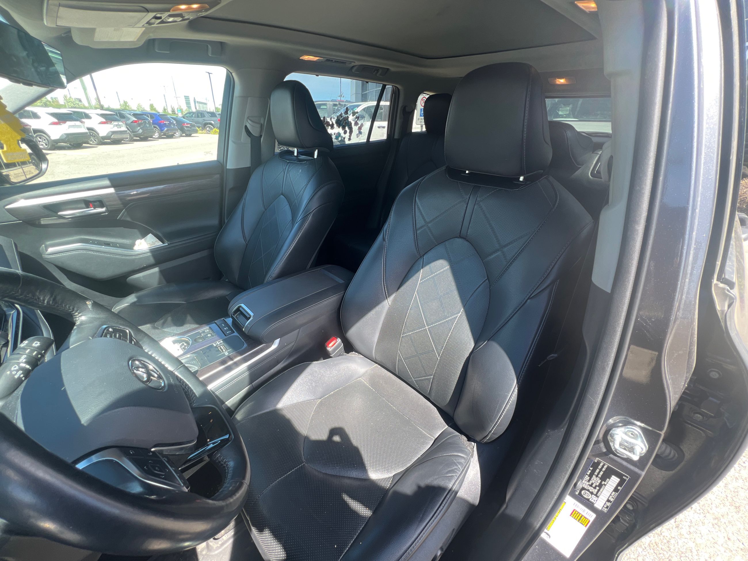 2021 Toyota Highlander Hybrid in Bolton, Ontario