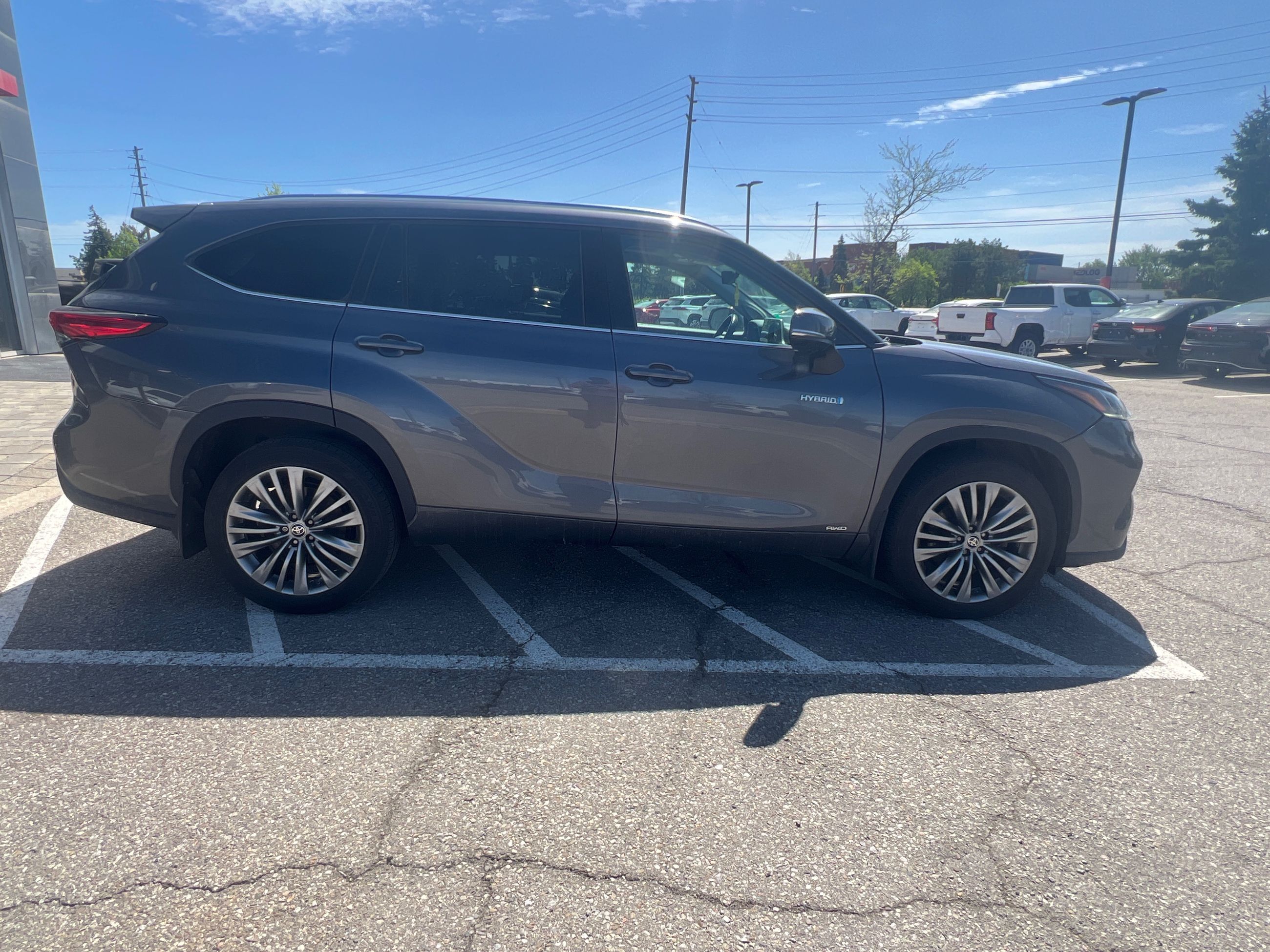 2021 Toyota Highlander Hybrid in Bolton, Ontario
