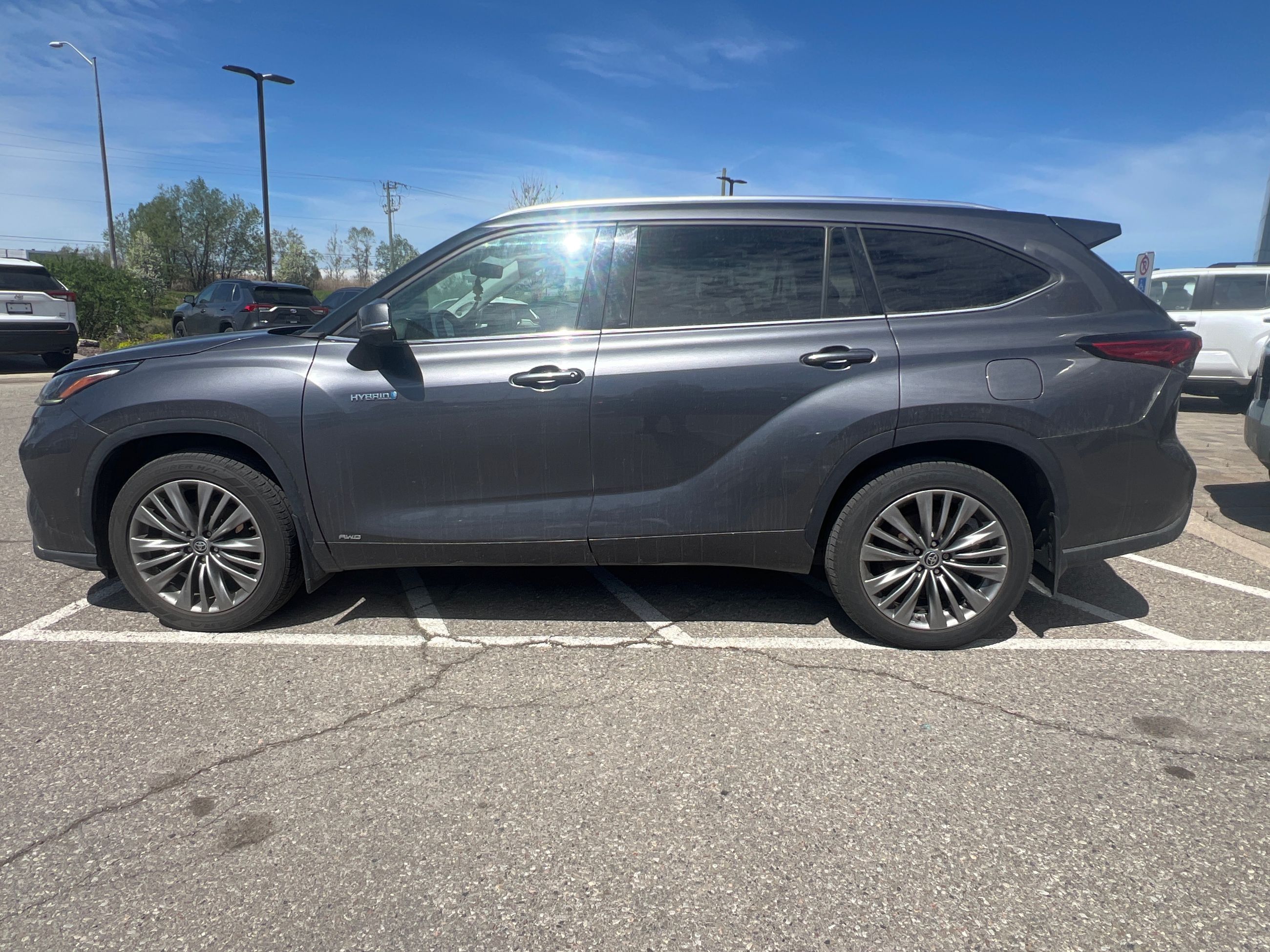 2021 Toyota Highlander Hybrid in Bolton, Ontario
