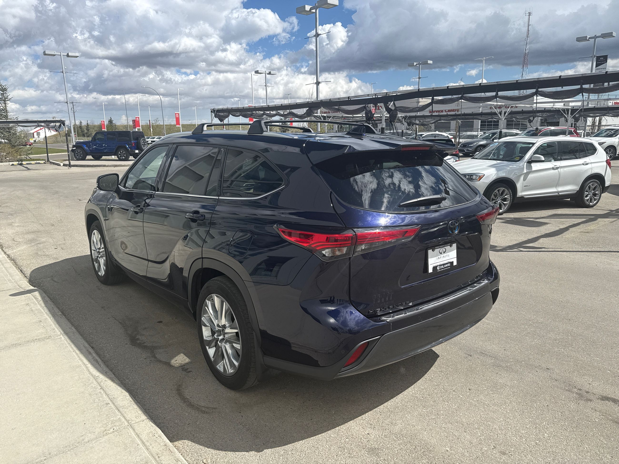 2022 Toyota Highlander hybrid in Calgary, Alberta