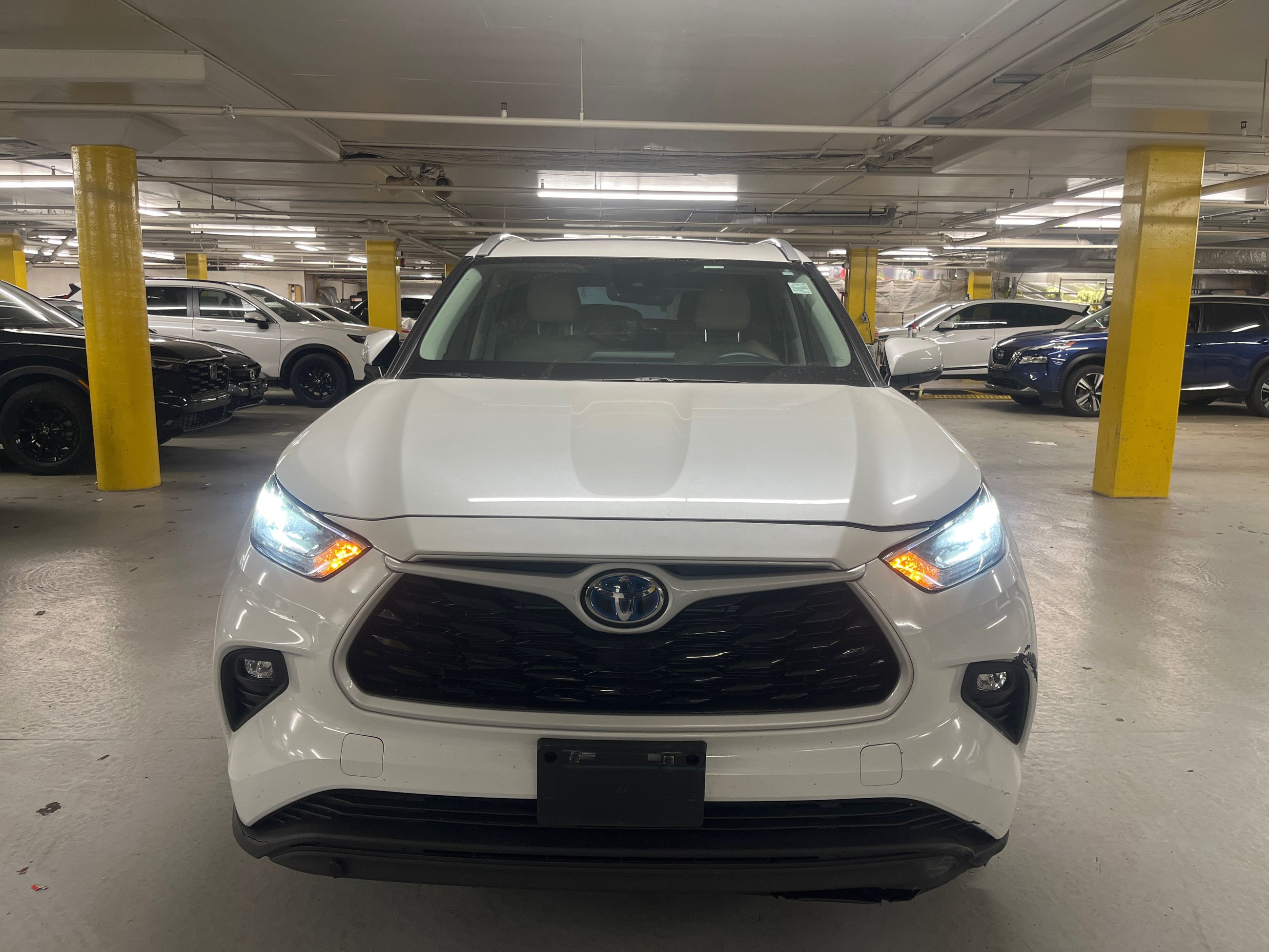2023 Toyota Highlander hybrid in Markham, Ontario