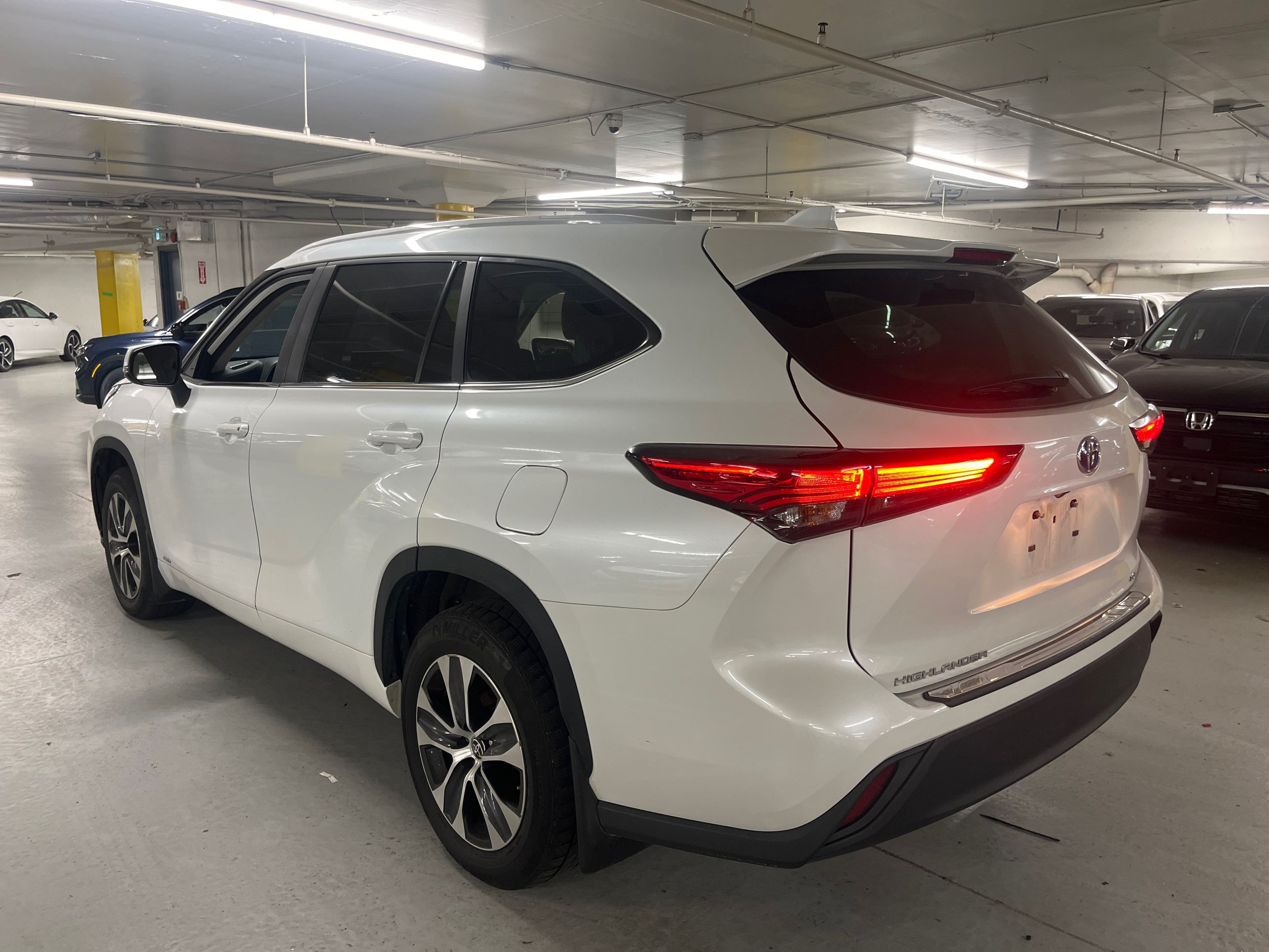 2023 Toyota Highlander hybrid in Markham, Ontario