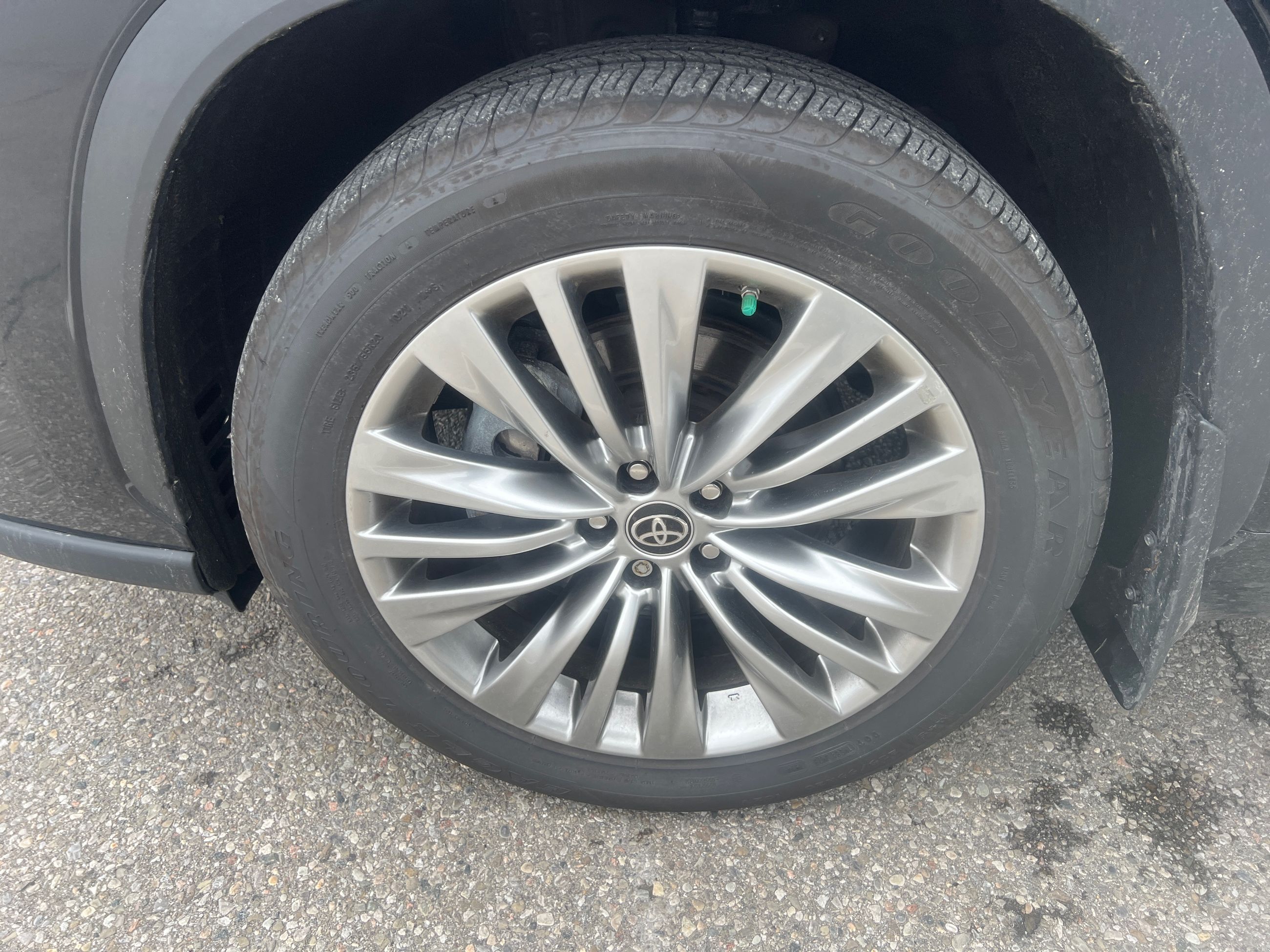 2024 Toyota Highlander hybrid in Bolton, Ontario