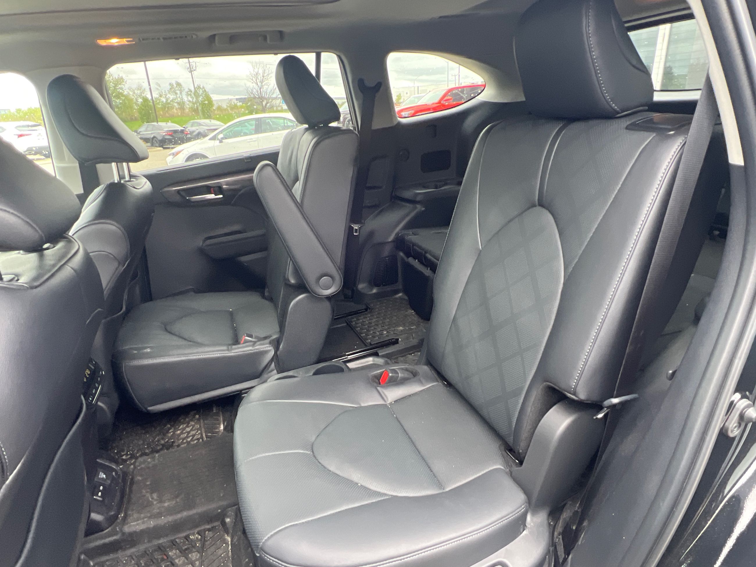 2024 Toyota Highlander hybrid in Bolton, Ontario