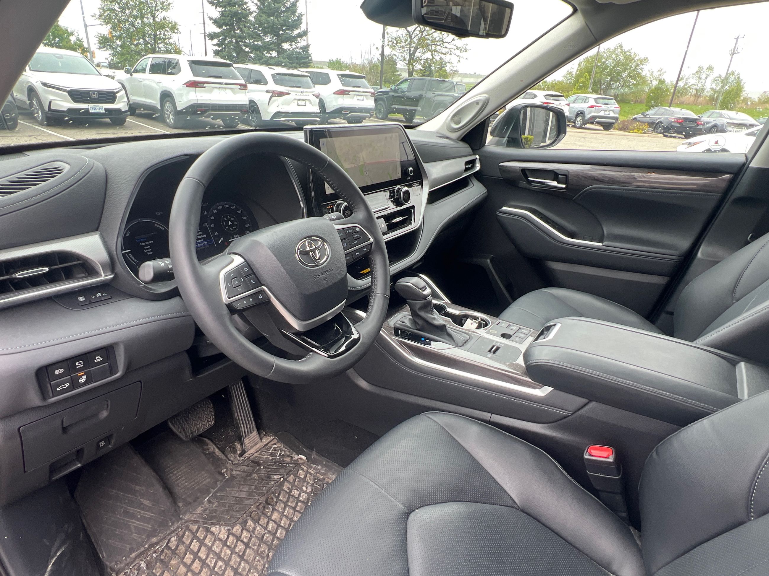 2024 Toyota Highlander hybrid in Bolton, Ontario