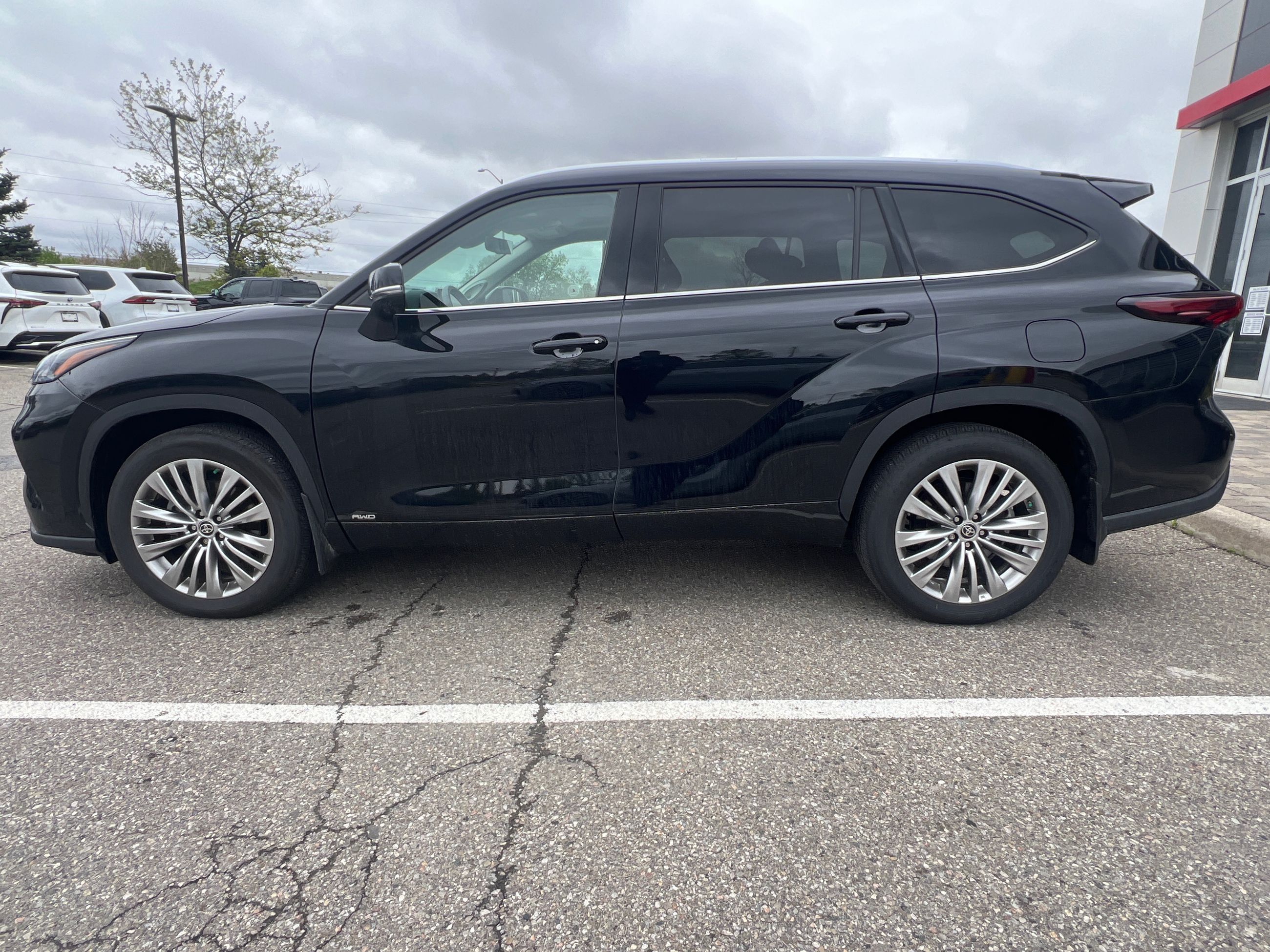 2024 Toyota Highlander hybrid in Bolton, Ontario