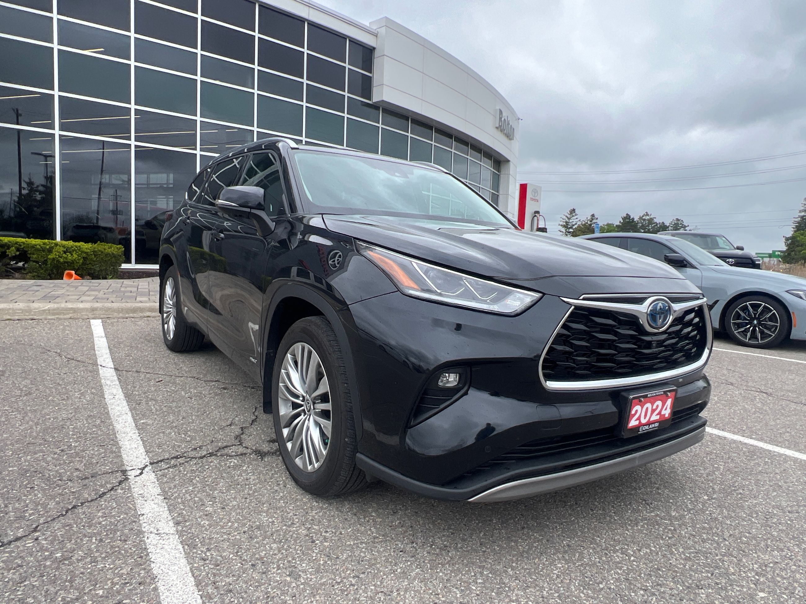 2024 Toyota Highlander hybrid in Bolton, Ontario