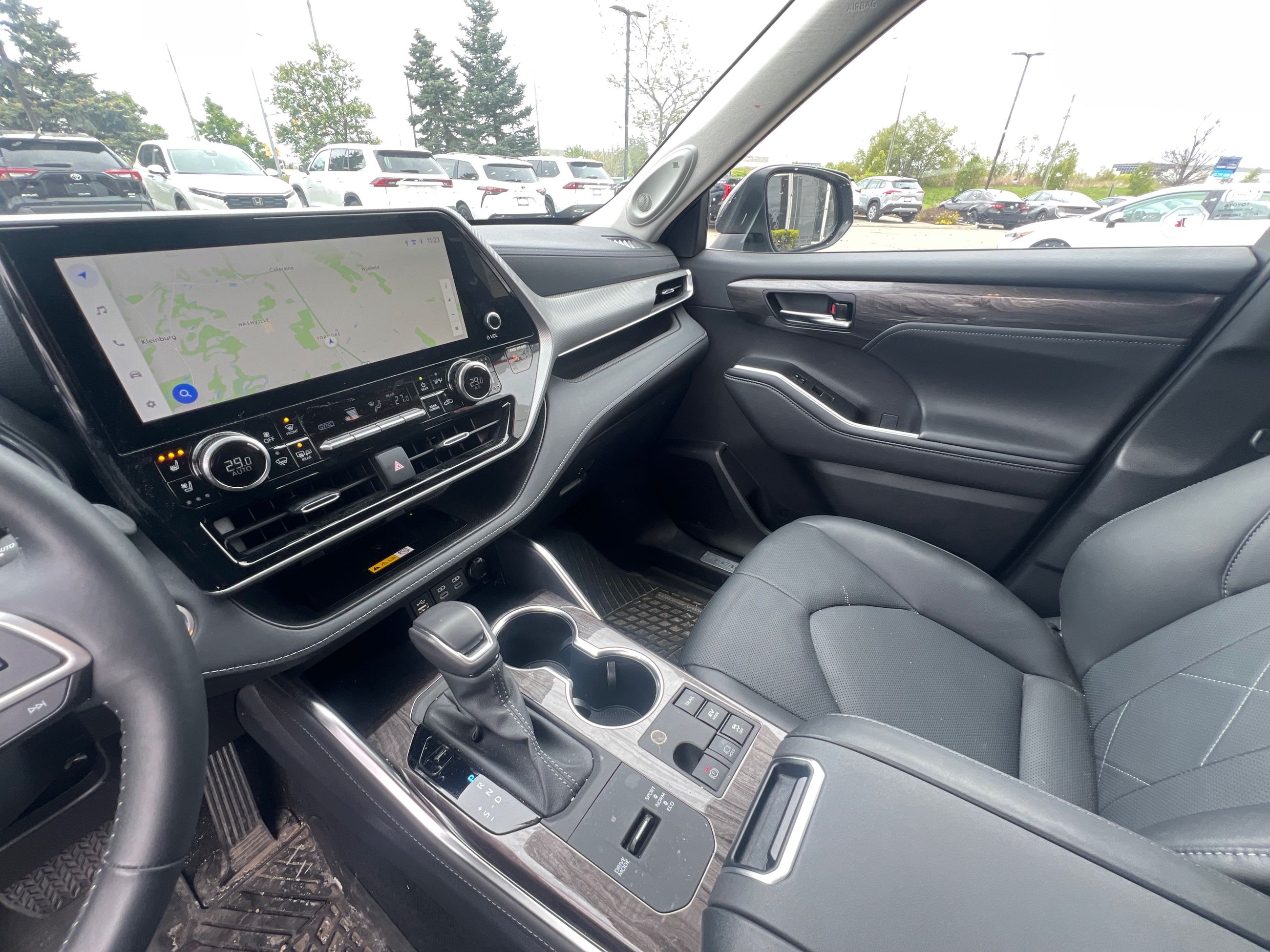 2024 Toyota Highlander hybrid in Bolton, Ontario