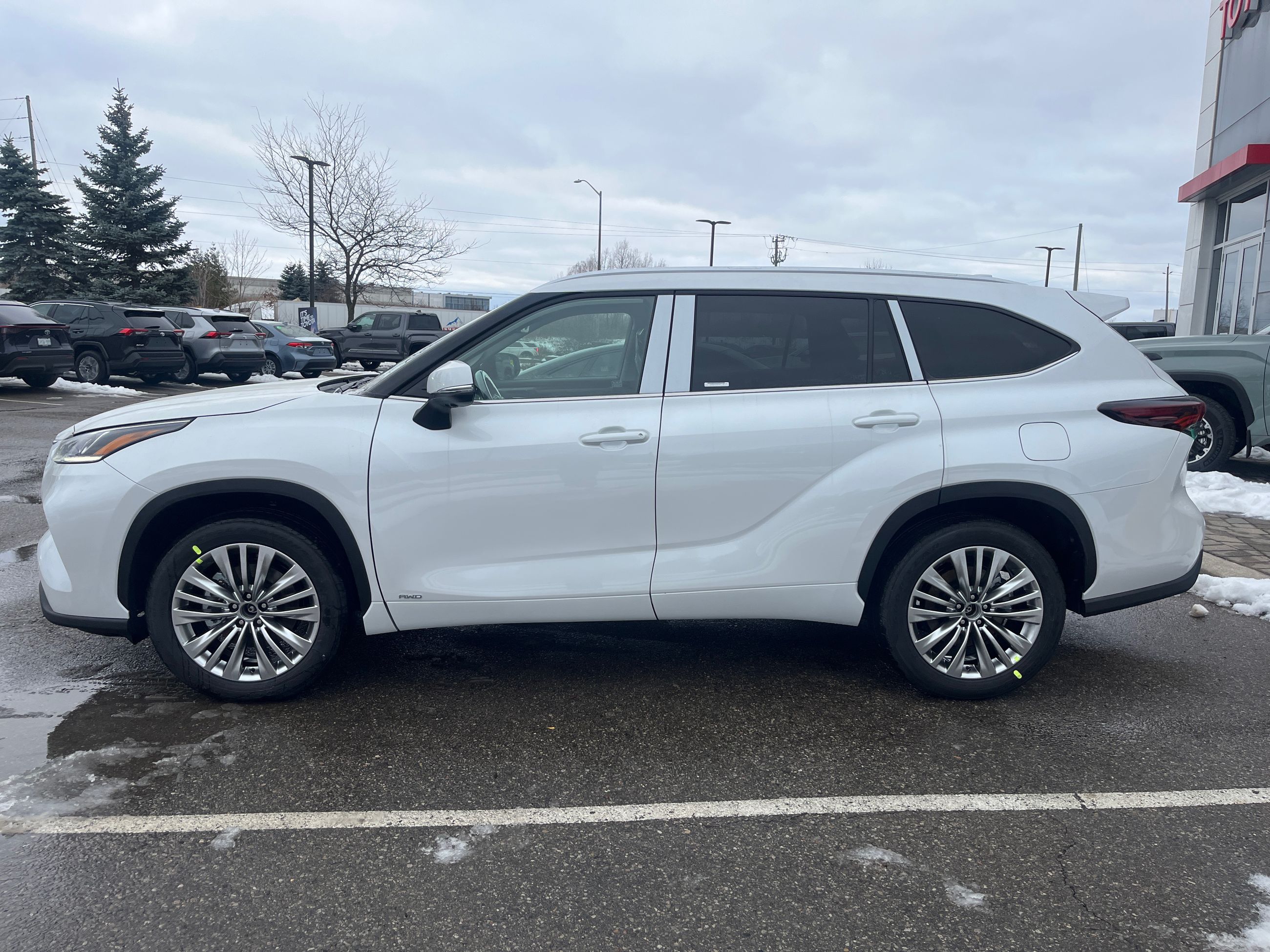 2026 Toyota Highlander Hybrid in Bolton, Ontario