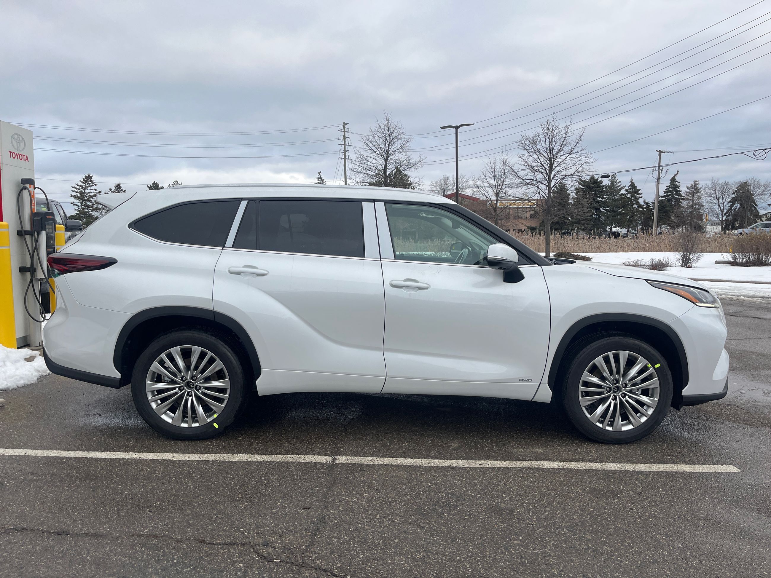 2026 Toyota Highlander Hybrid in Bolton, Ontario