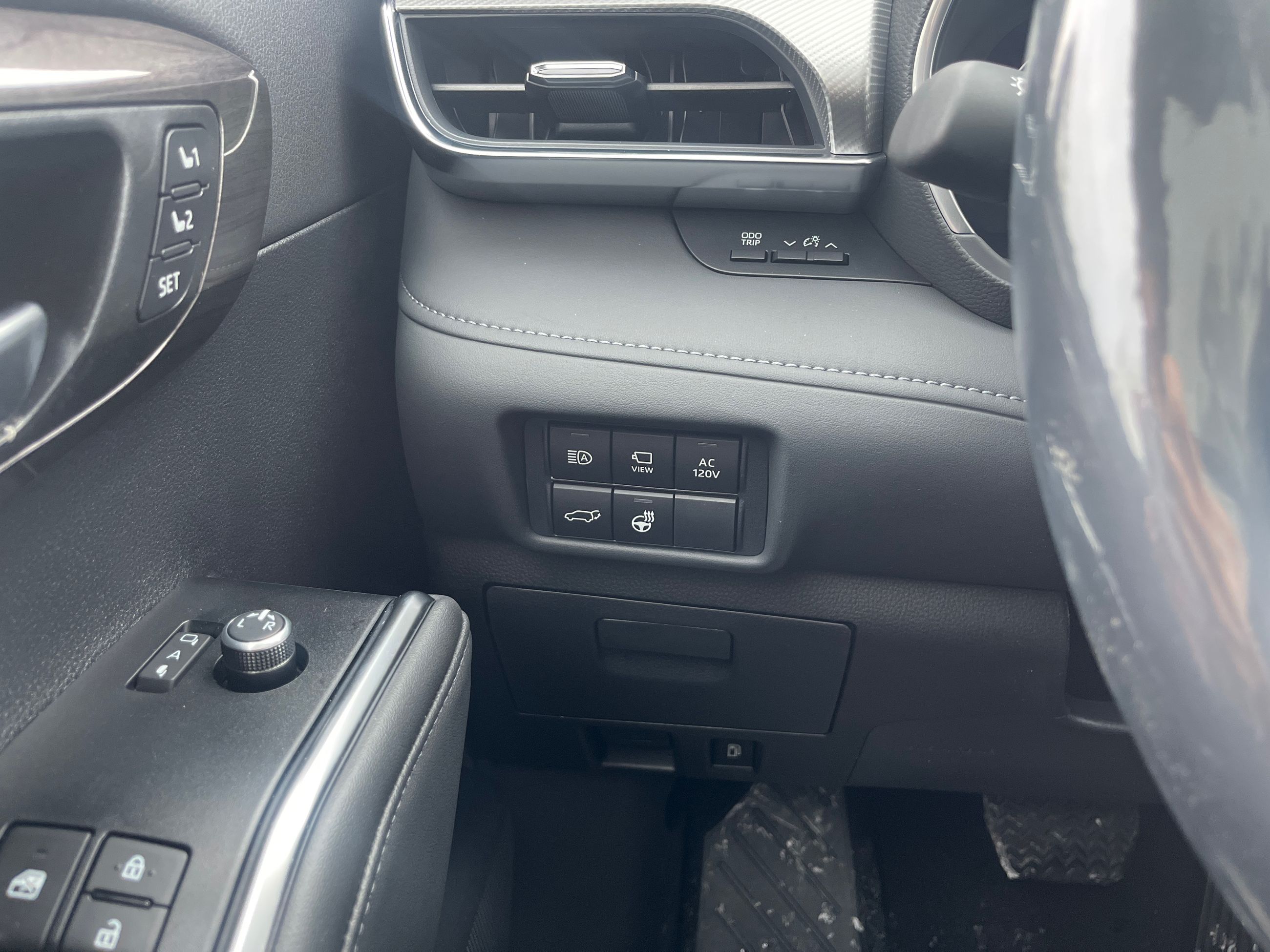 2026 Toyota Highlander Hybrid in Bolton, Ontario