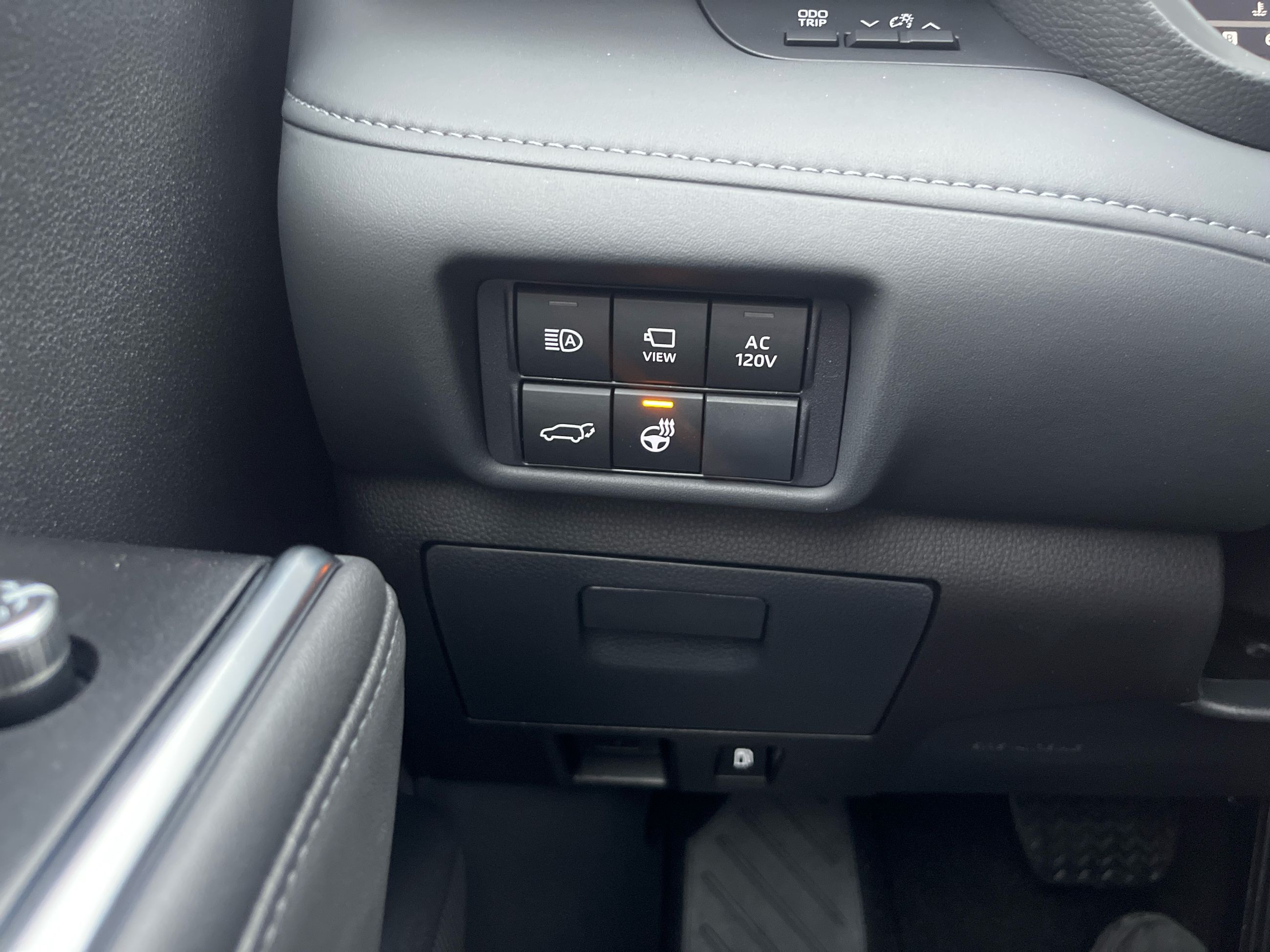 2026 Toyota Highlander Hybrid in Bolton, Ontario