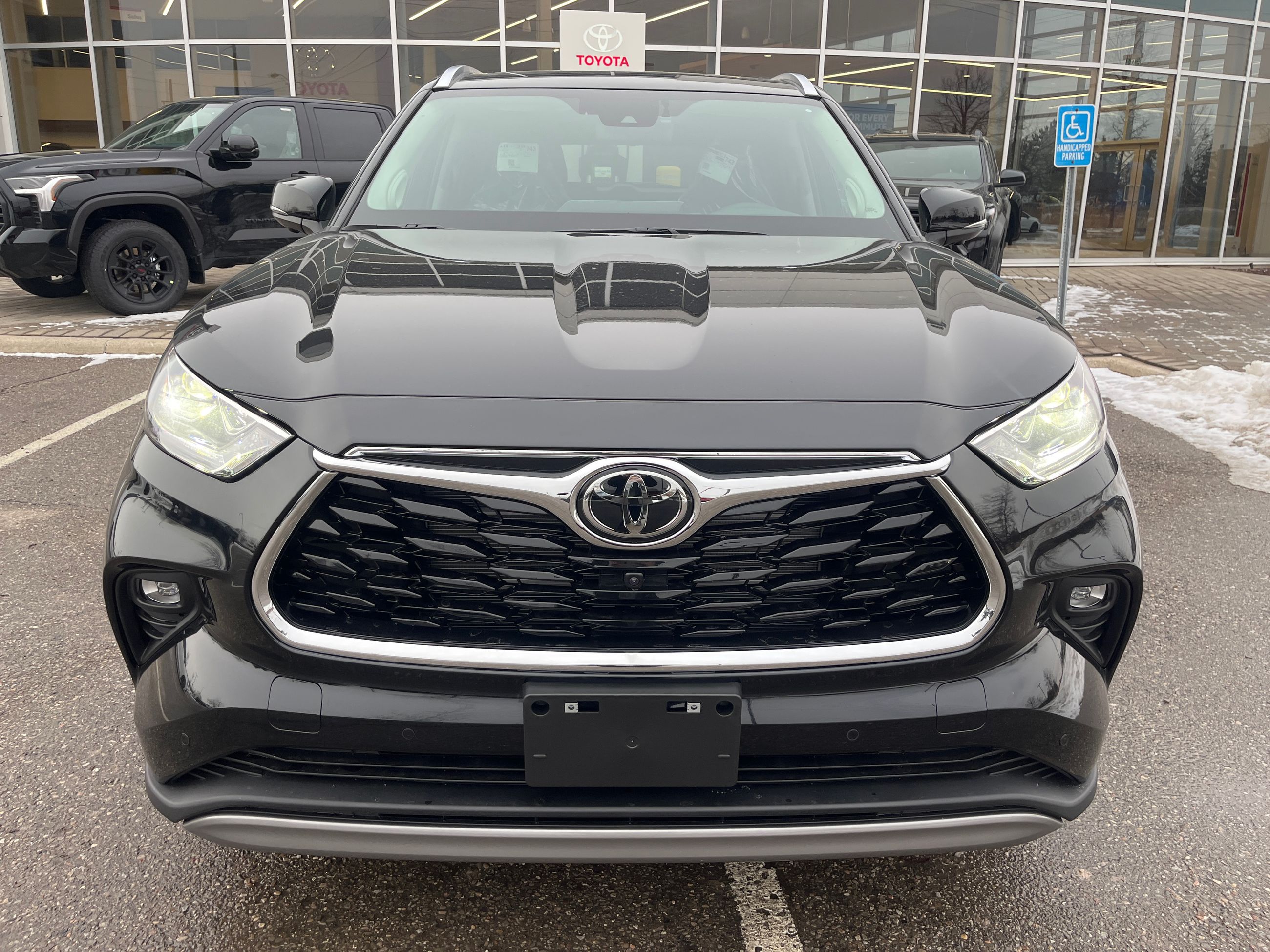 2026 Toyota Highlander Hybrid in Bolton, Ontario