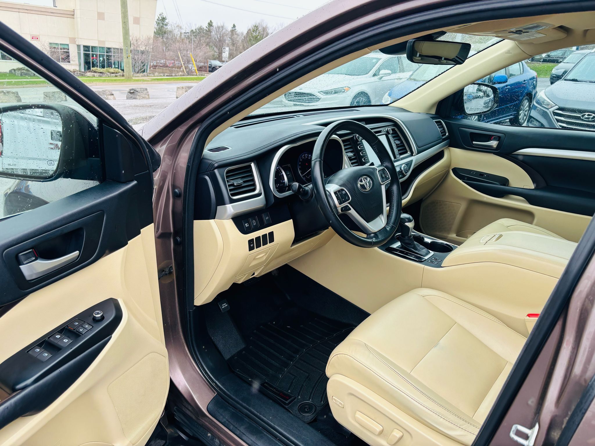 2017 Toyota Highlander in Barrie, Ontario