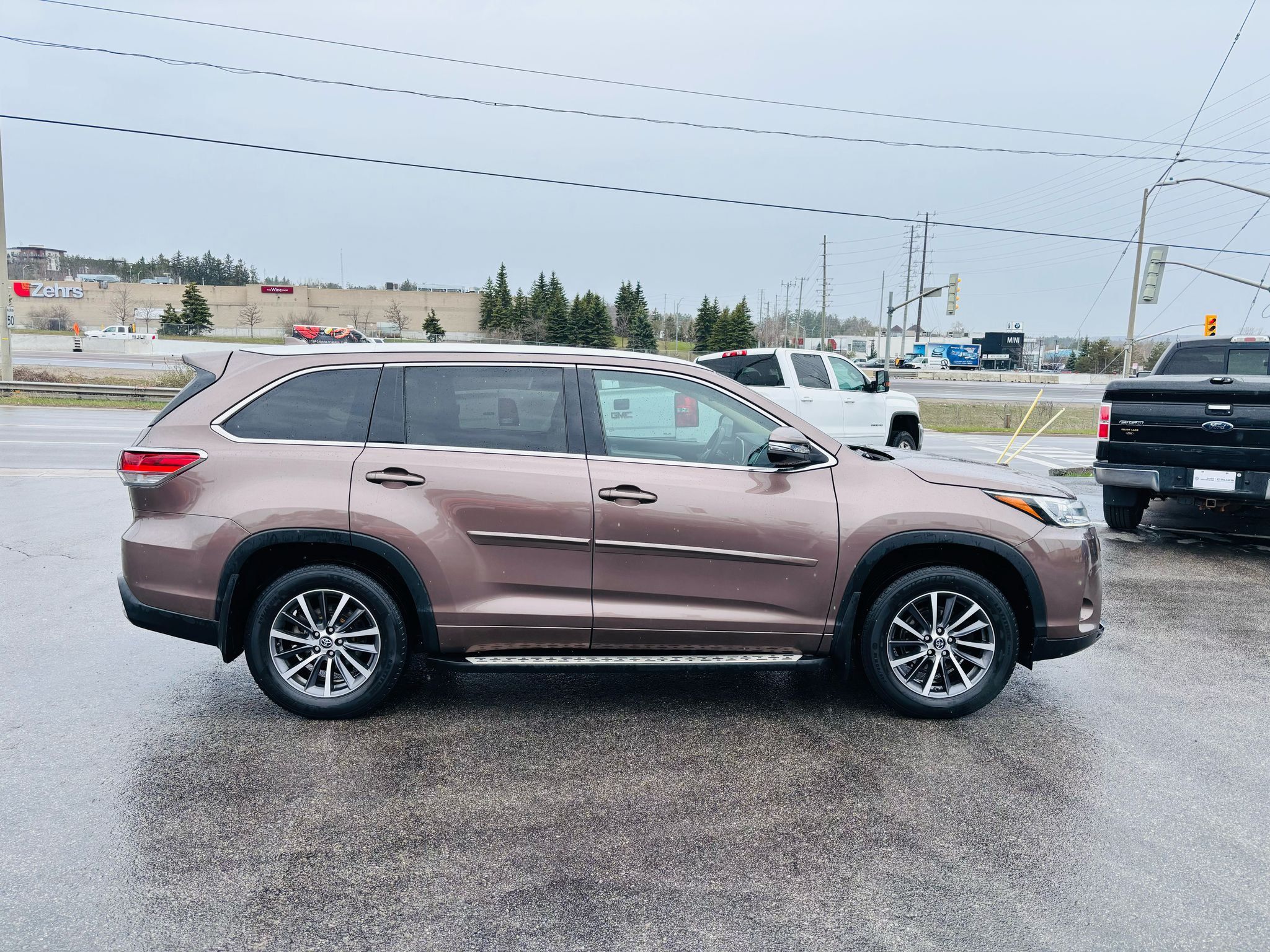2017 Toyota Highlander in Barrie, Ontario
