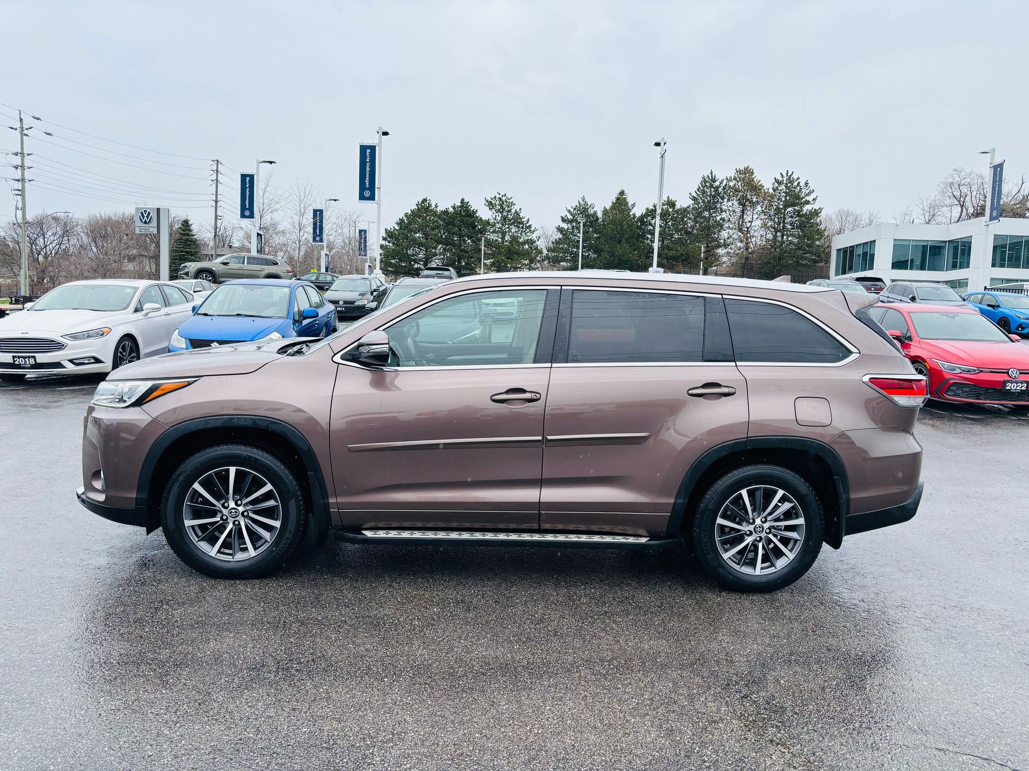 2017 Toyota Highlander in Barrie, Ontario