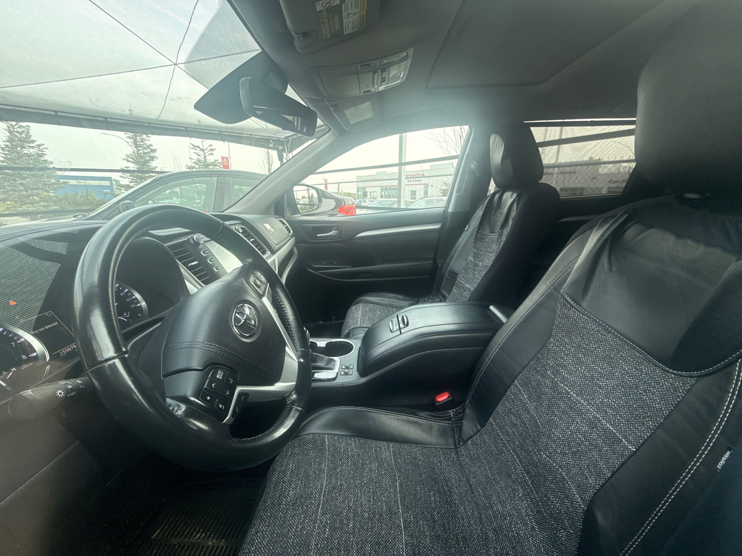 Toyota Highlander  2017 à Calgary, Alberta