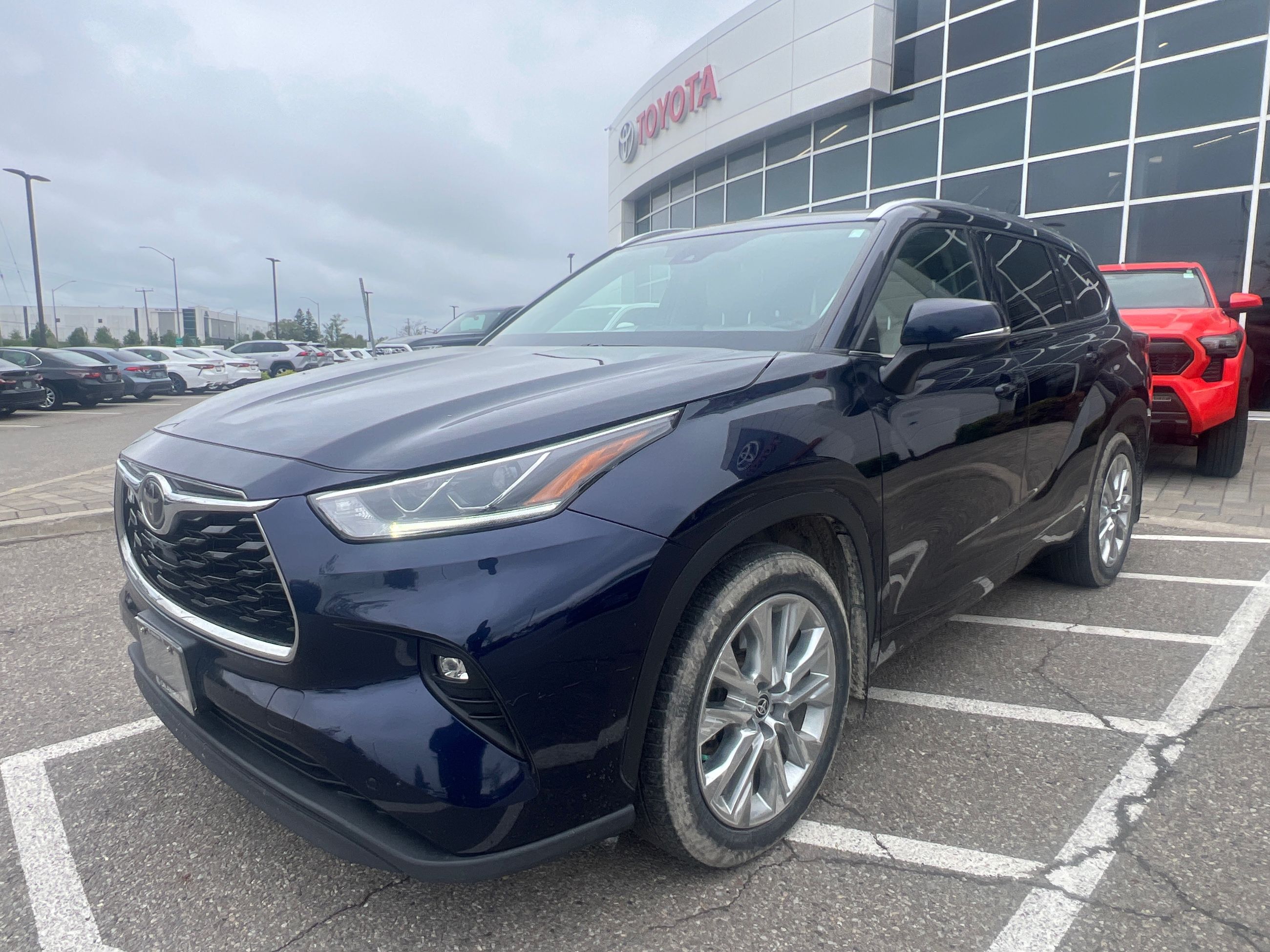 2021 Toyota Highlander in Bolton, Ontario