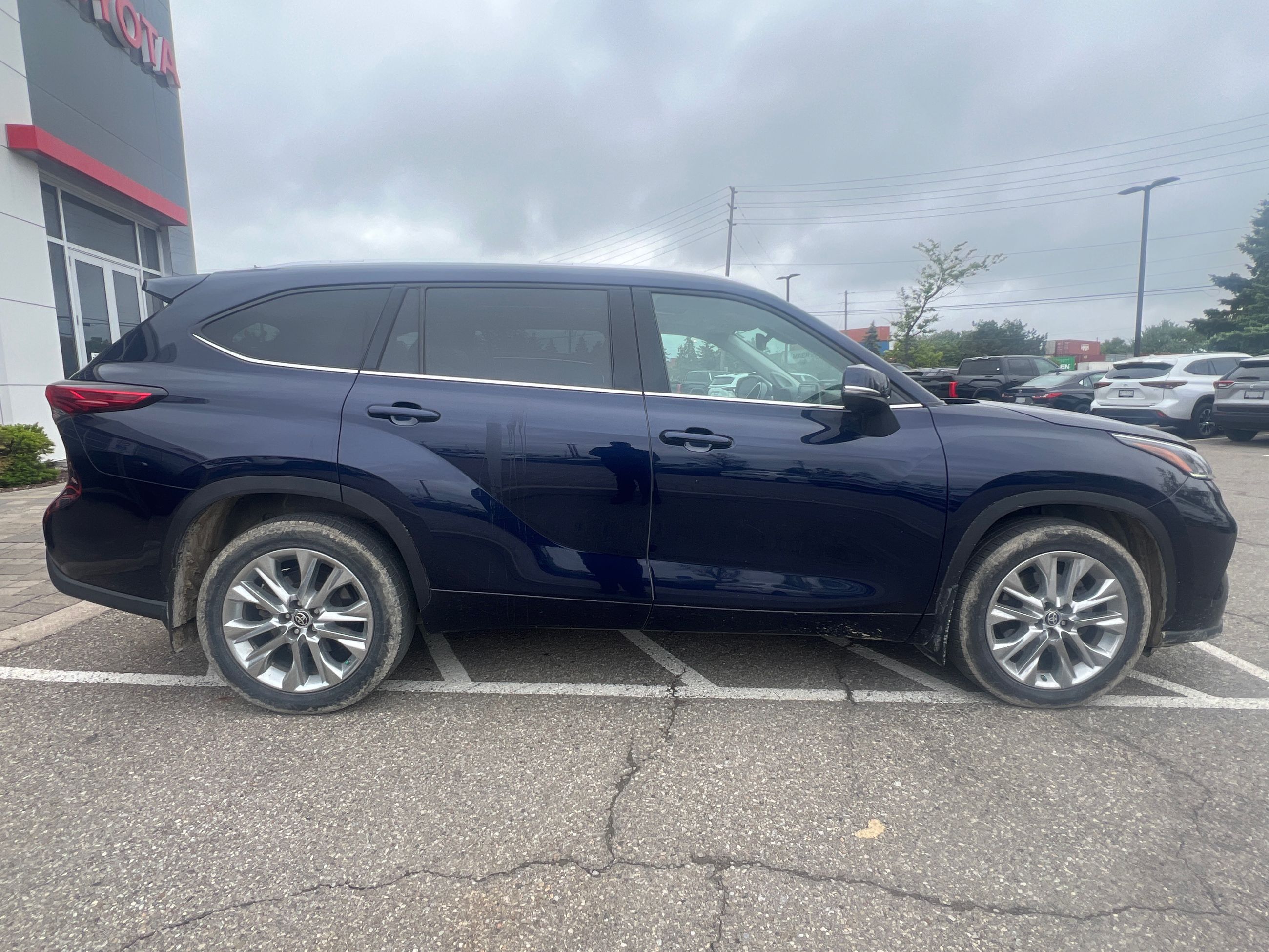 2021 Toyota Highlander in Bolton, Ontario