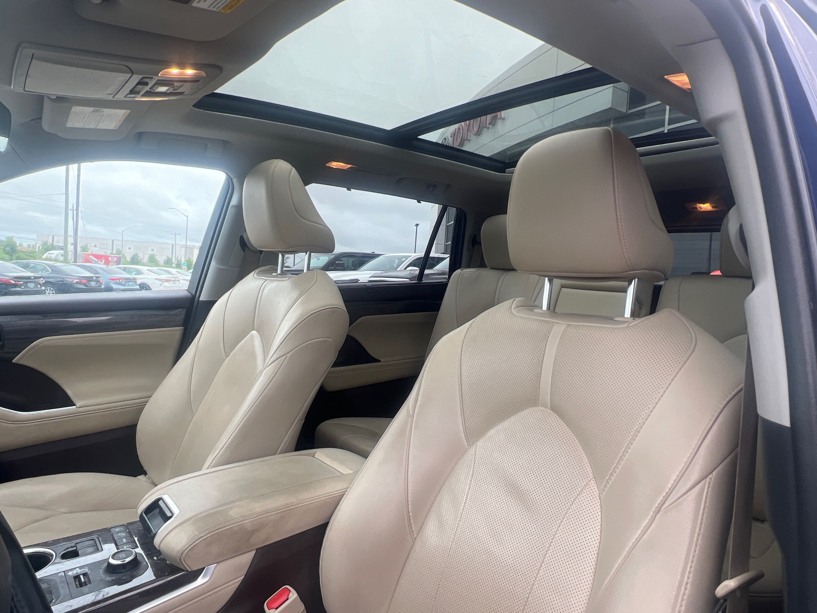 2021 Toyota Highlander in Bolton, Ontario