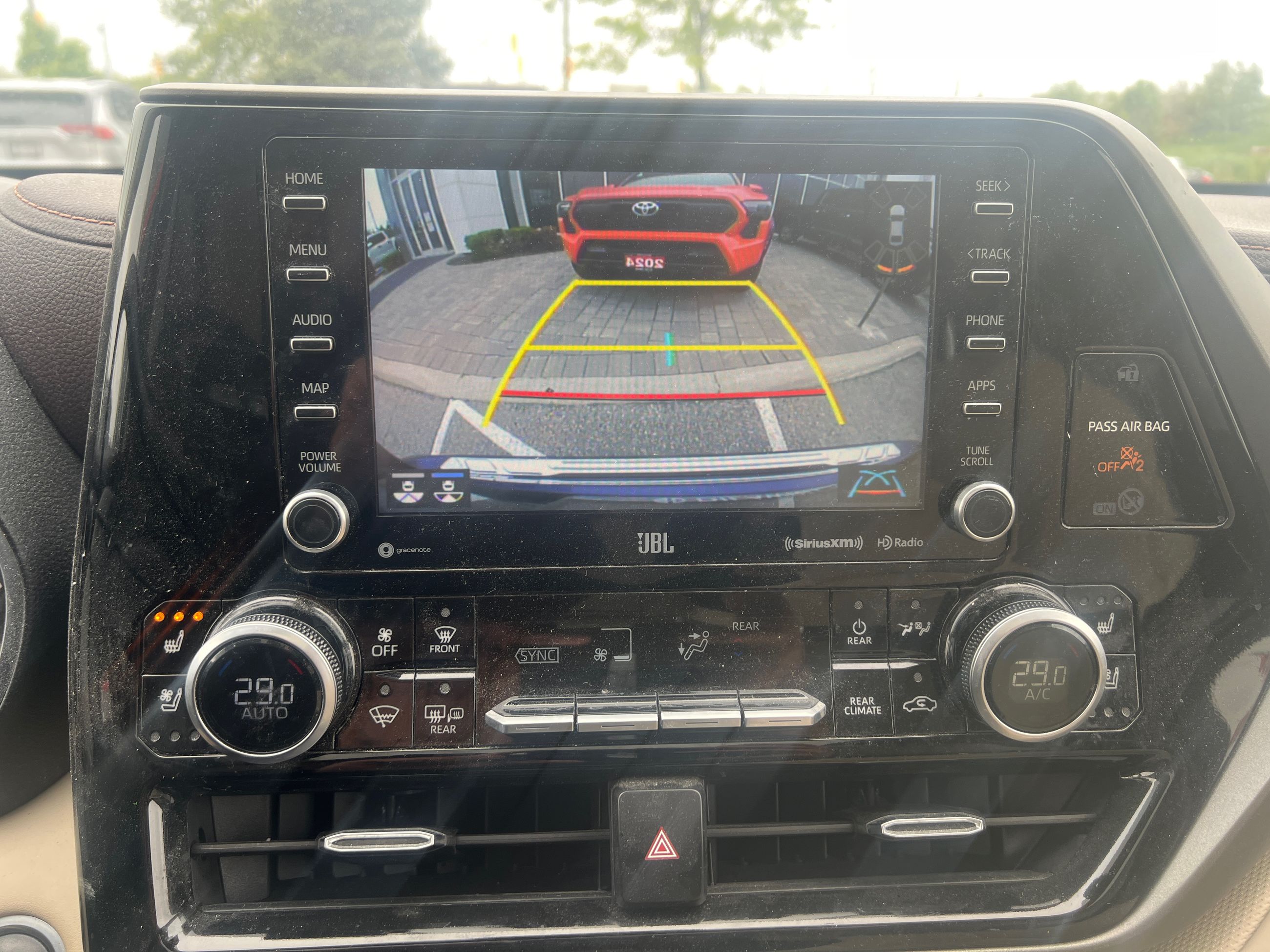 2021 Toyota Highlander in Bolton, Ontario