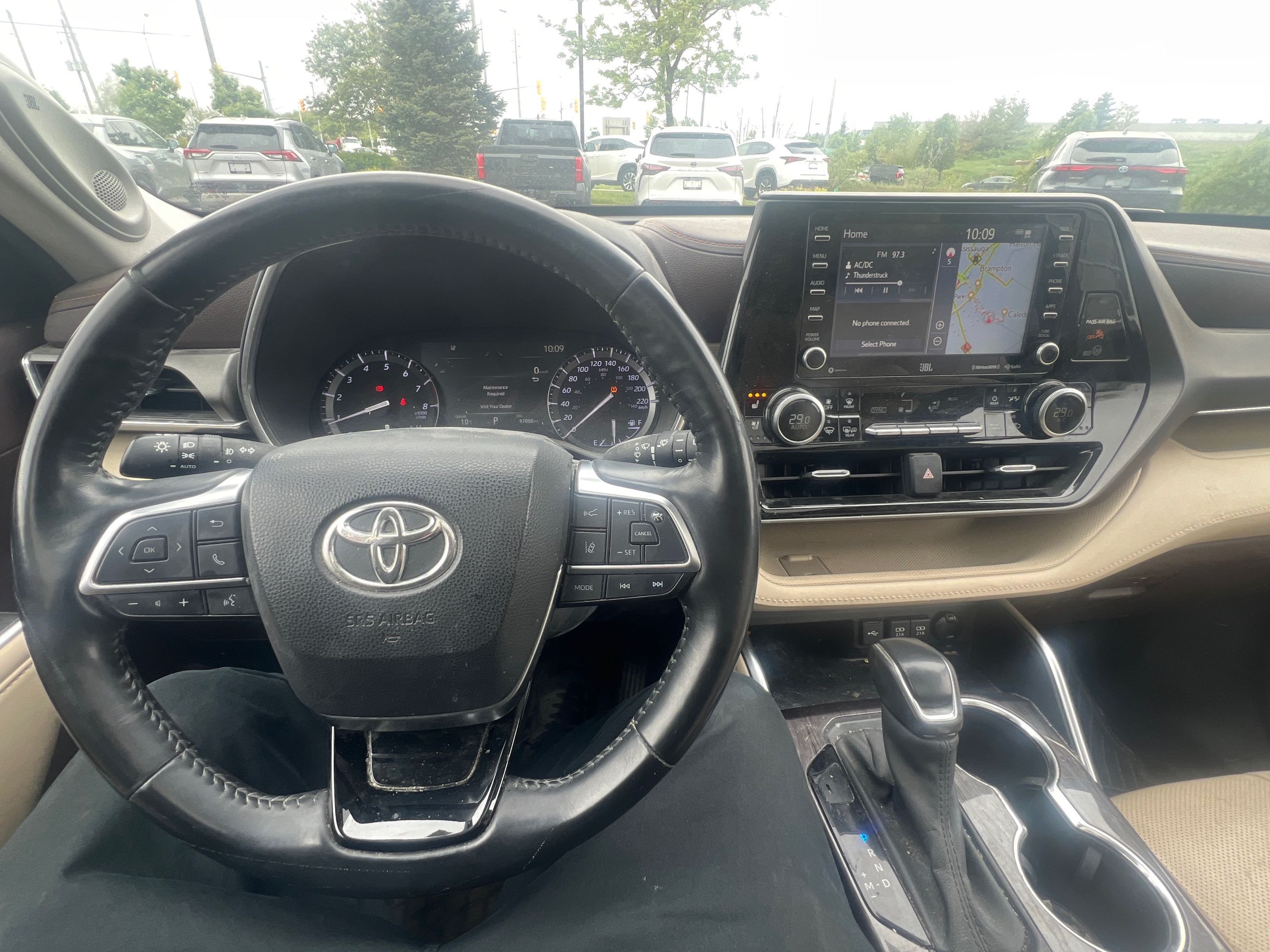 2021 Toyota Highlander in Bolton, Ontario