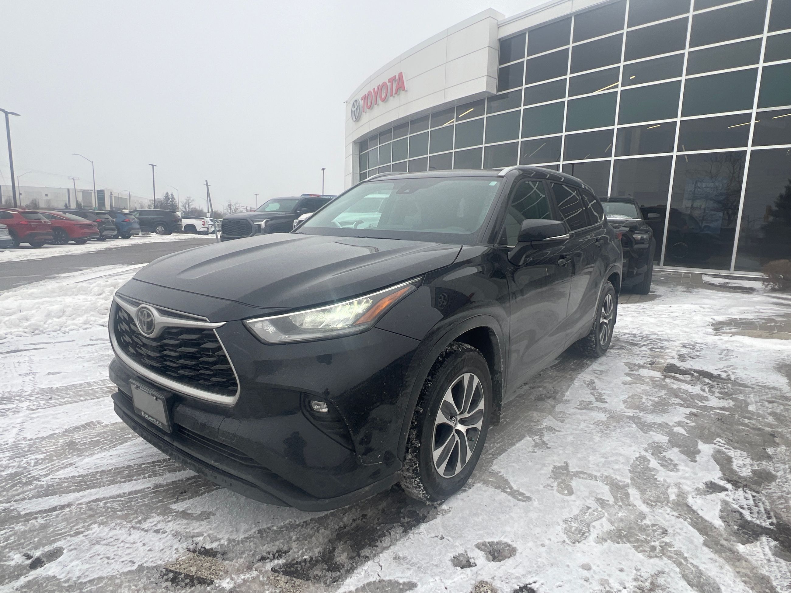 2023 Toyota Highlander in Bolton, Ontario