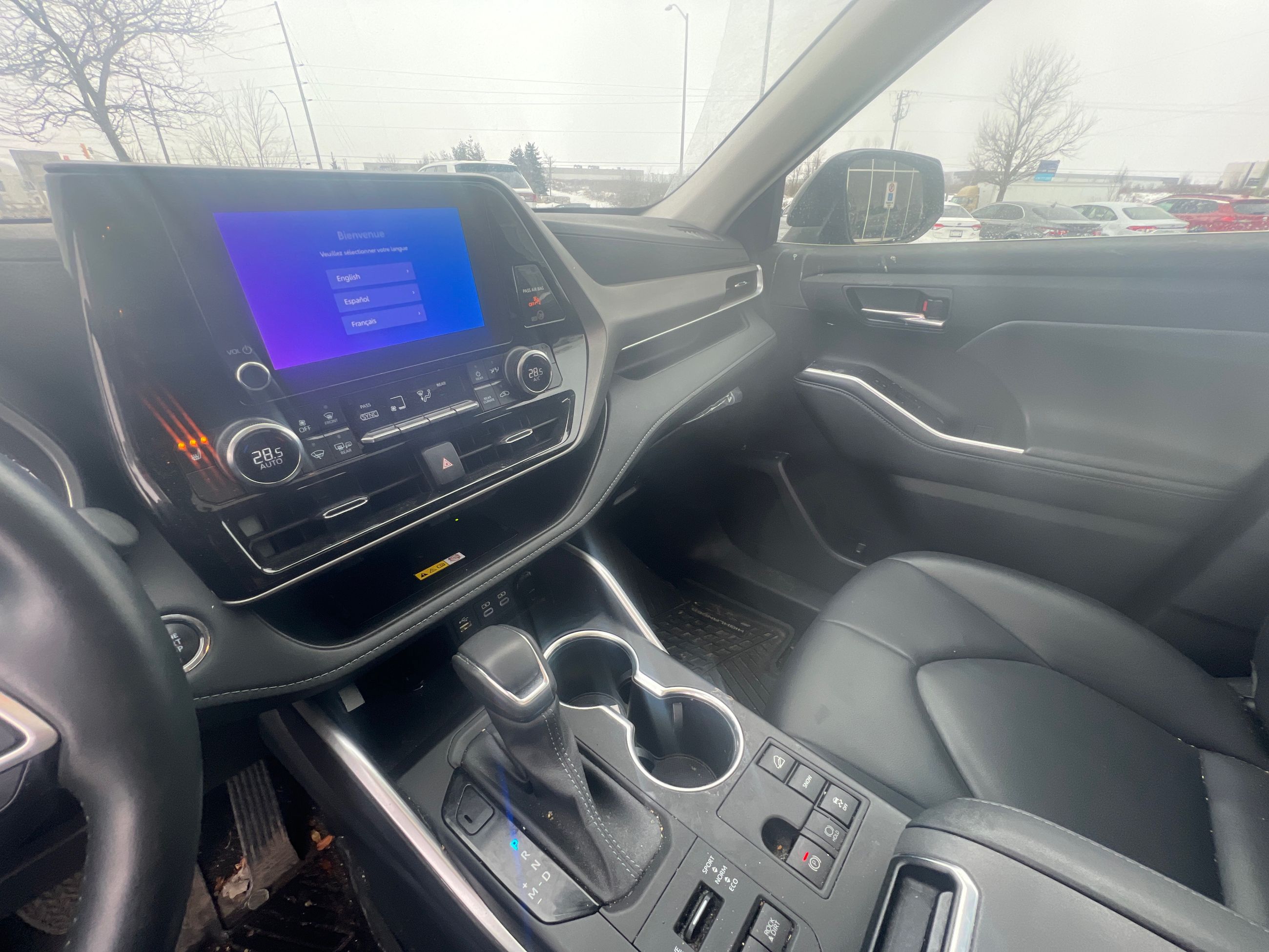 2023 Toyota Highlander in Bolton, Ontario