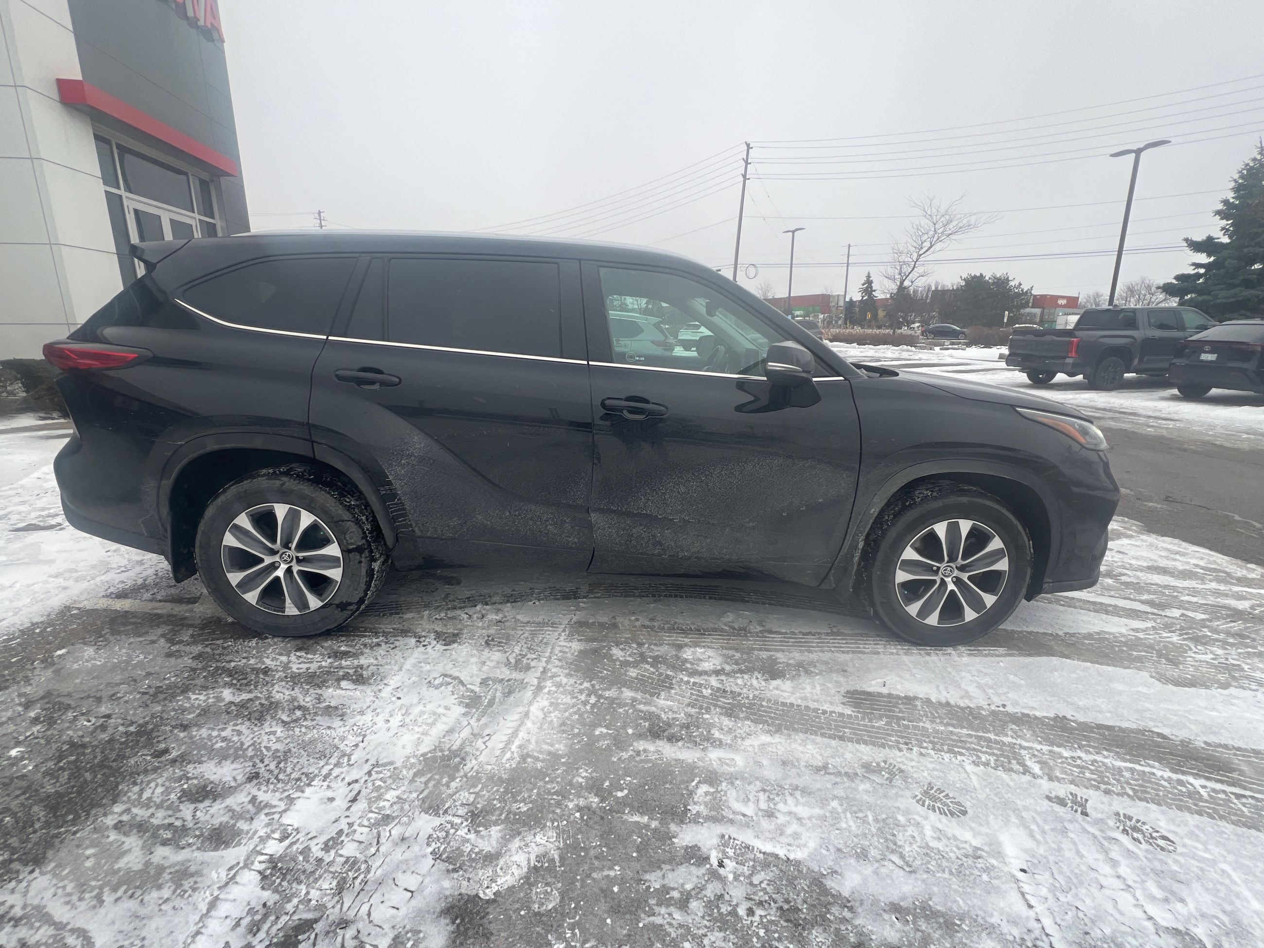 2023 Toyota Highlander in Bolton, Ontario