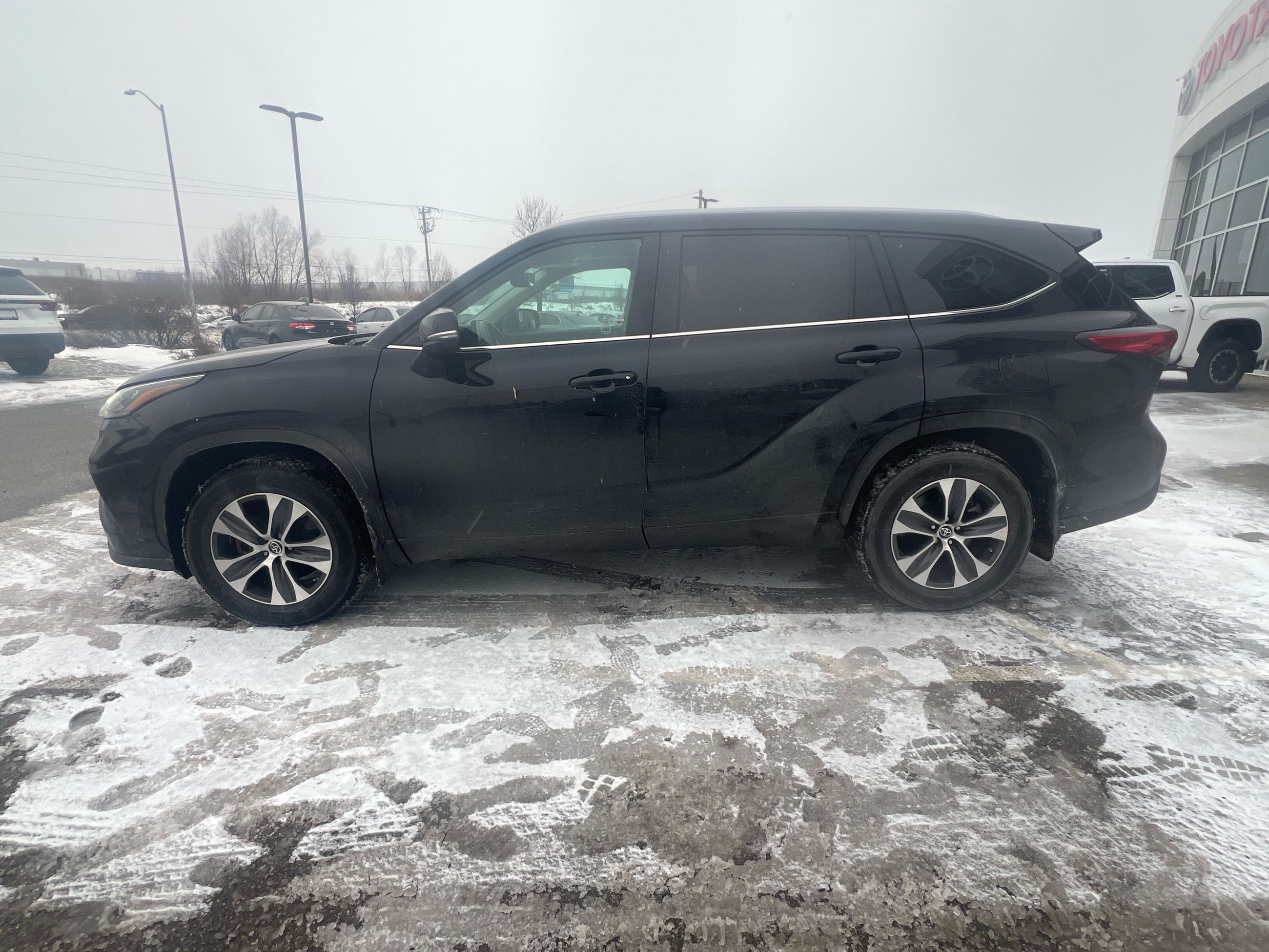 2023 Toyota Highlander in Bolton, Ontario