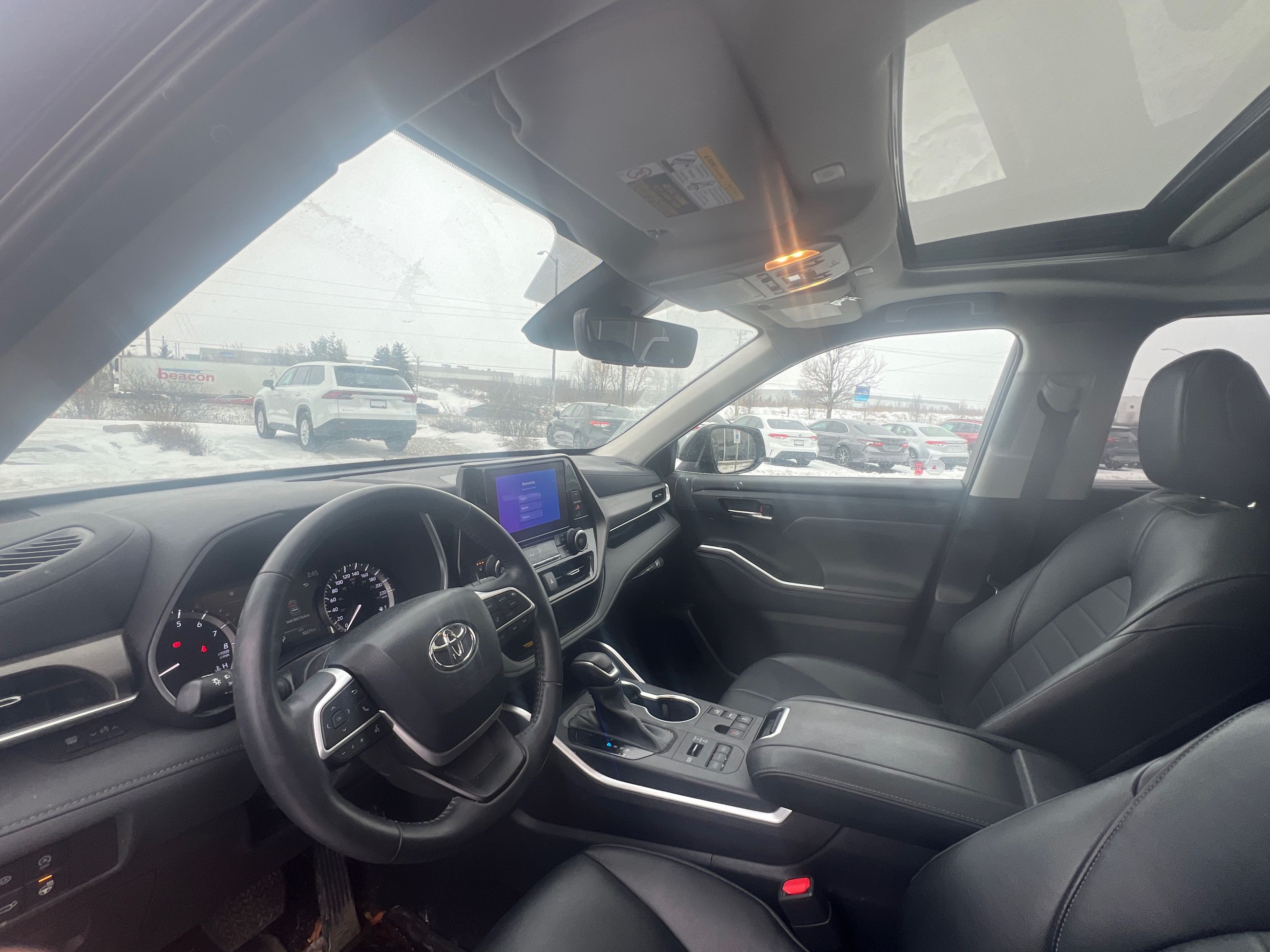 2023 Toyota Highlander in Bolton, Ontario