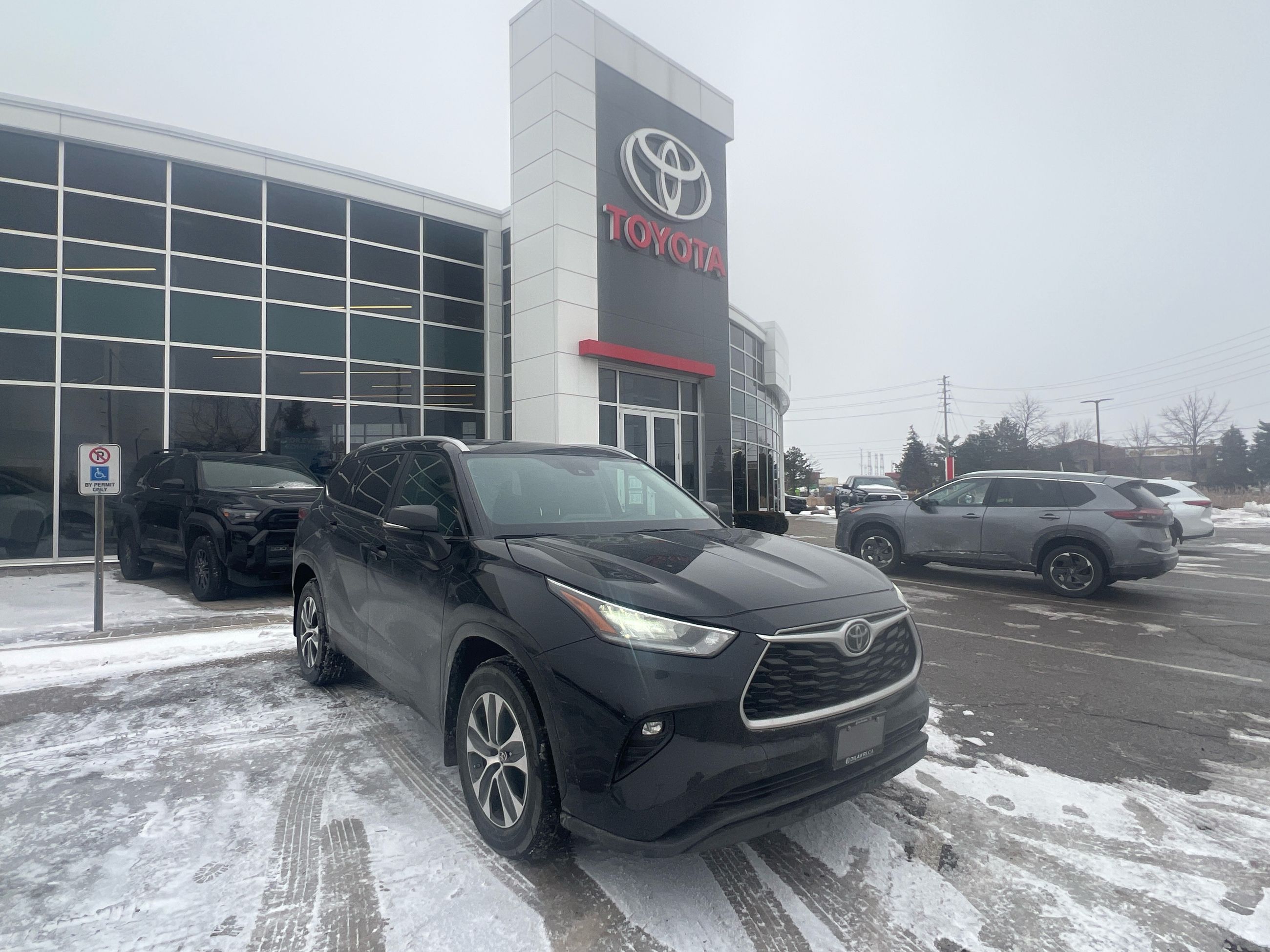 2023 Toyota Highlander in Bolton, Ontario